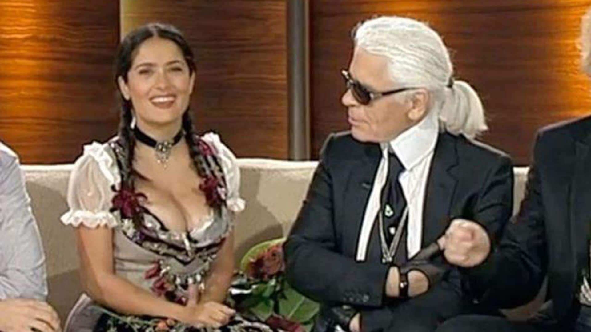 Salma Hayek recuerda divertida el día que impactó a Karl Lagerfeld con su escote