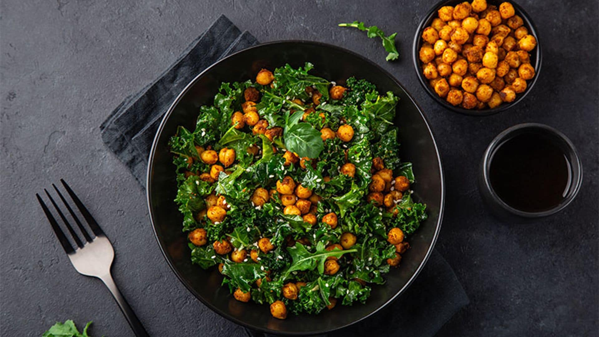 Ensalada verde con garbanzos fritos