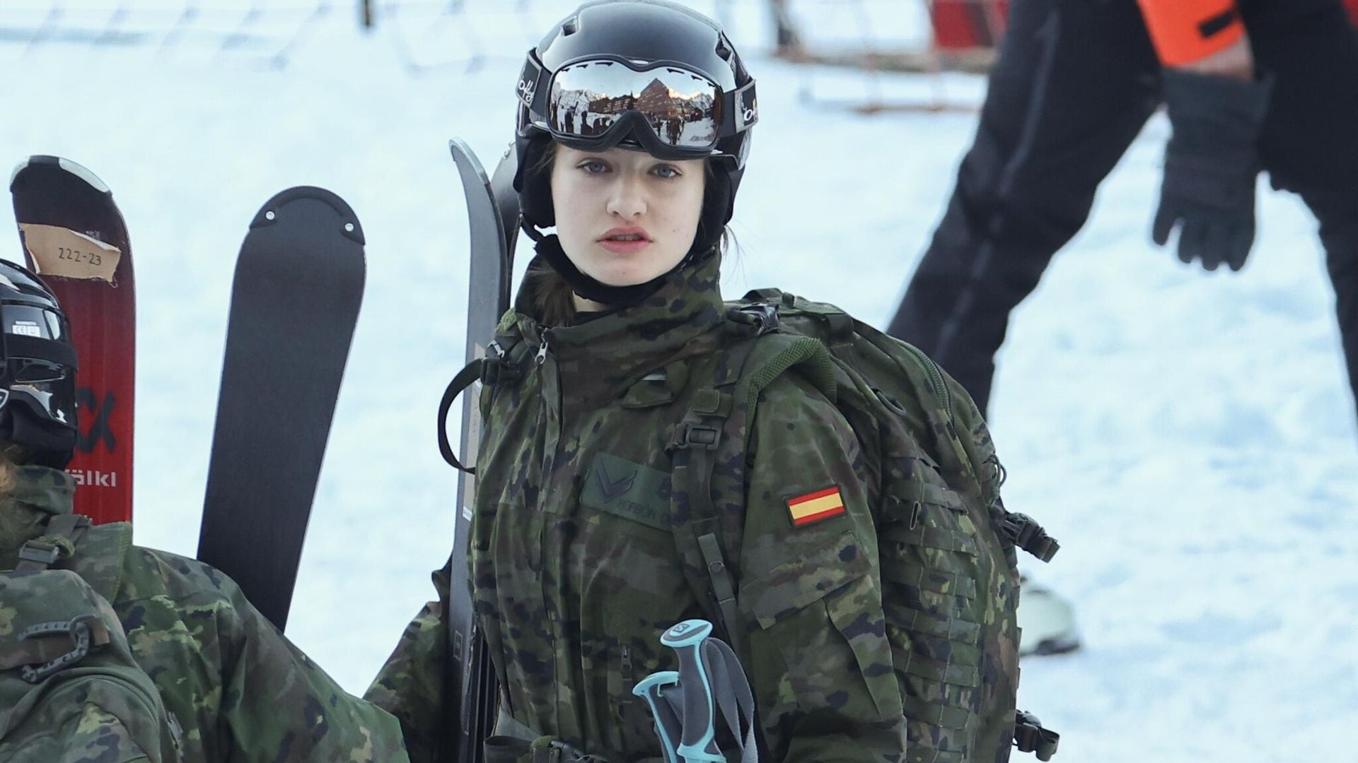 La princesa Leonor de España, en complicidad con sus compañeros esquiando en la nieve