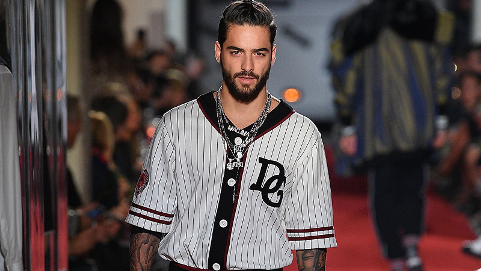 Maluma hace historia al desfilar para Dolce & Gabbana... ¡con sorpresa incluida!