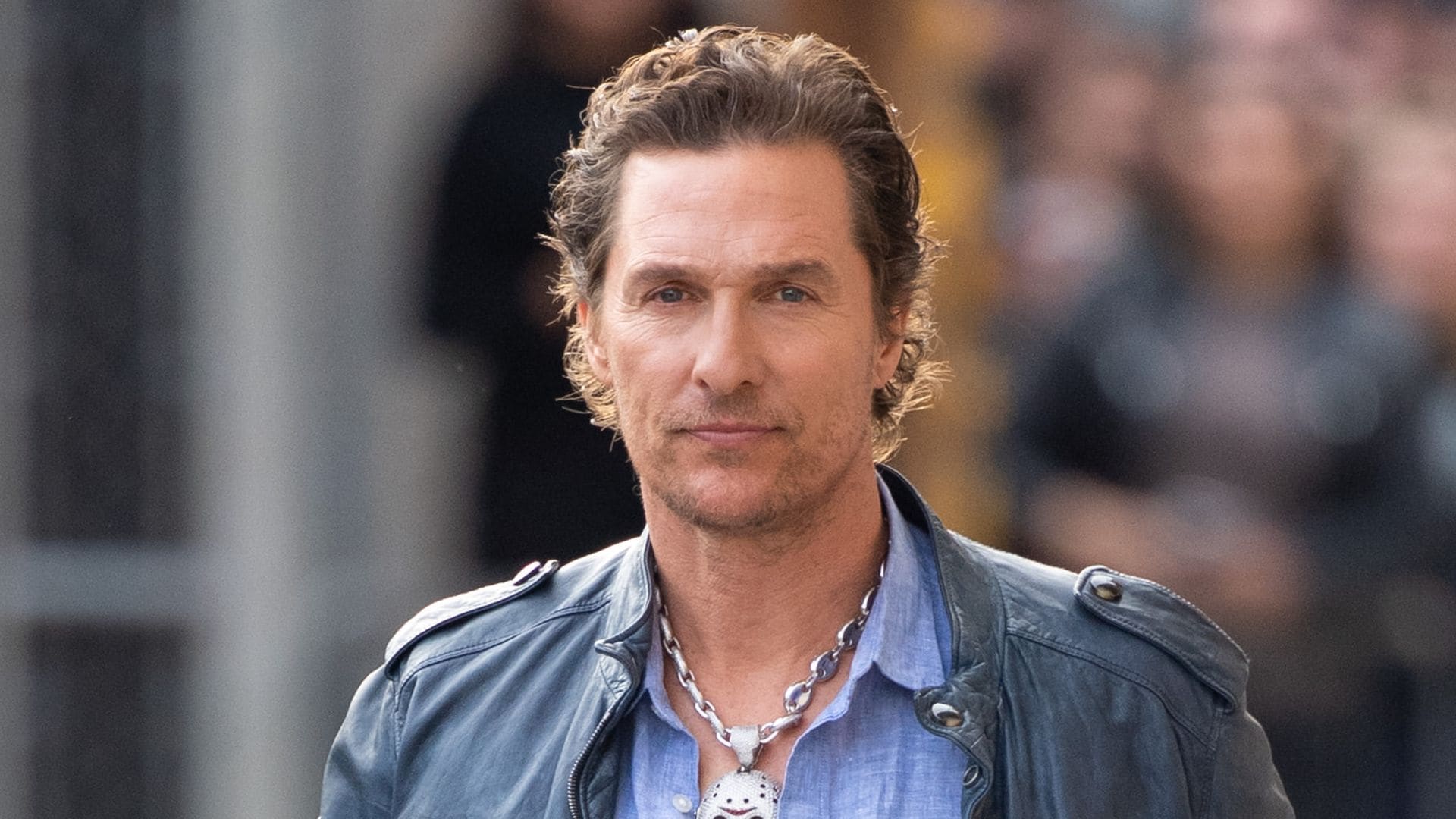 Matthew McConaughey muestra cómo le ha quedado la cara tras la picadura de una abeja, ¡te va a impresionar!