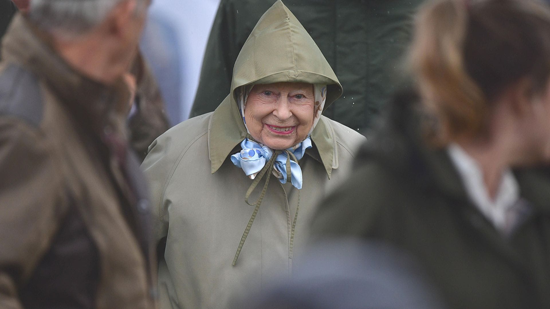 La felicidad de la reina Isabel, que hoy conocerá al bebé de Harry y Meghan