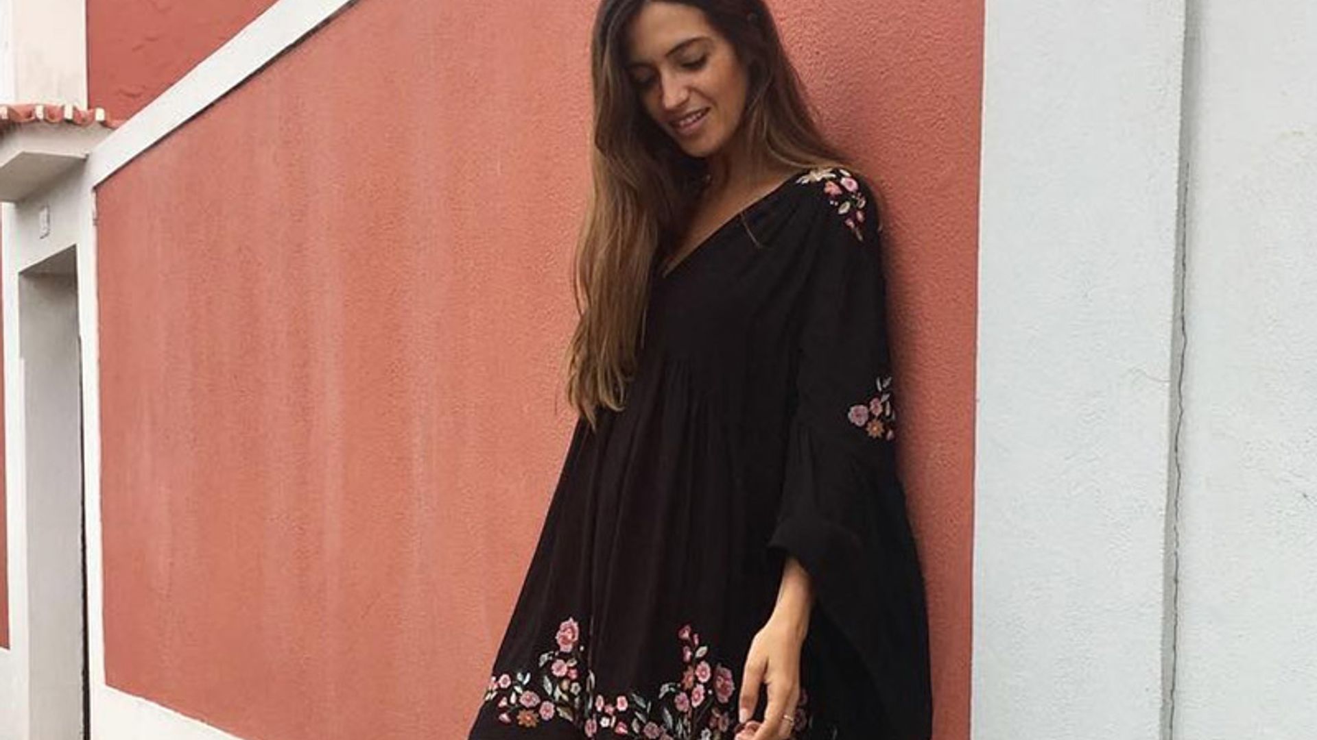 Minivestido 'hippie' y botines: Sara Carbonero presume de ‘slow look’