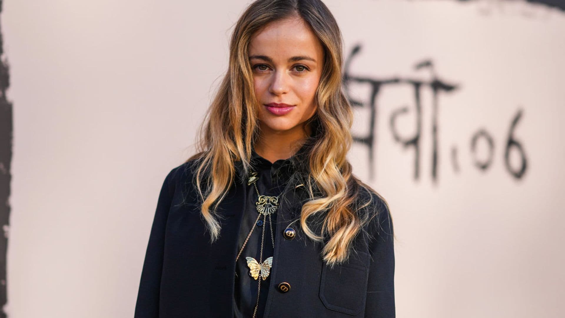 El look cómodo de Amelia Windsor o la solución para los días en que no quieres llevar vaqueros