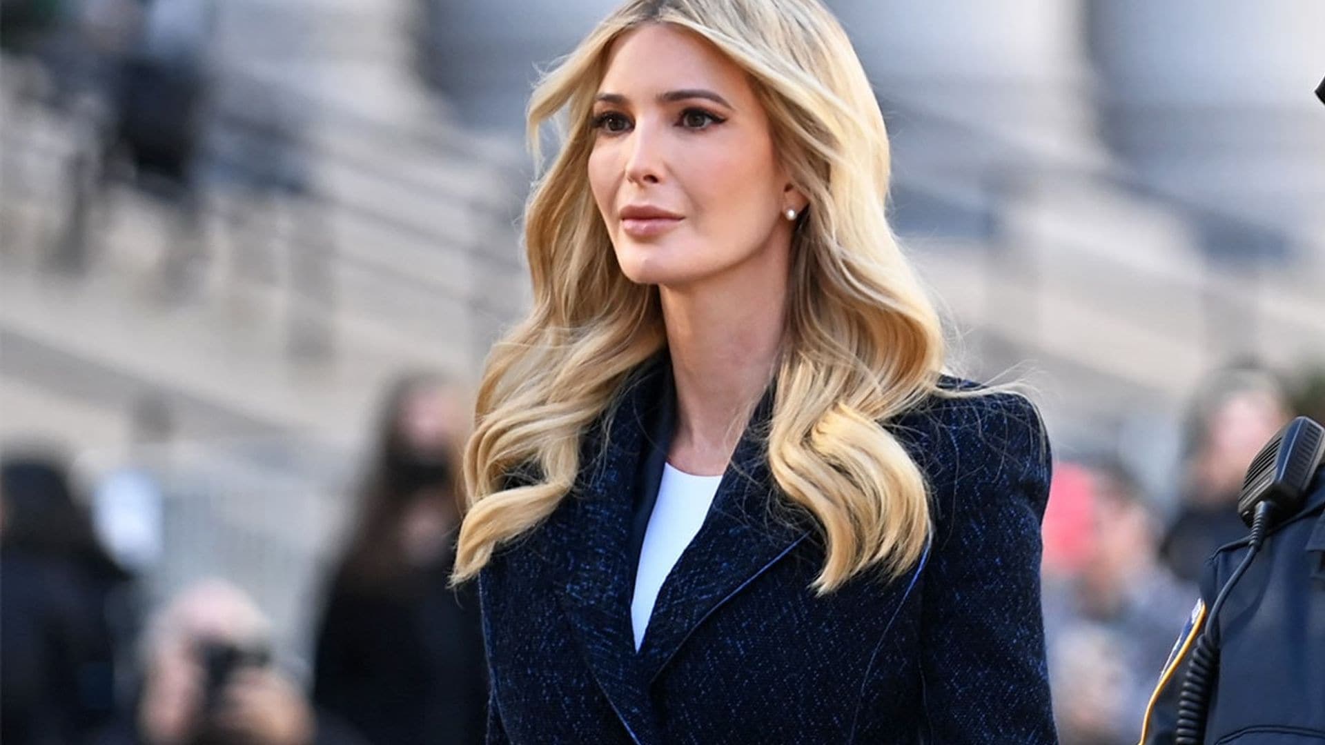 Fiel a su glamour, Ivanka Trump declaró en el caso de su padre, a pesar de sus intentos para evitarlo