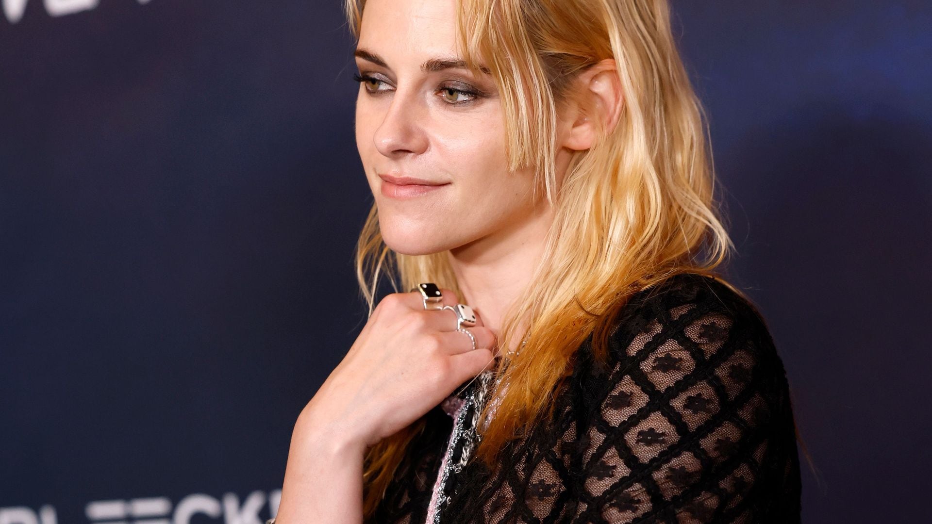 Kristen Stewart sorprende con un look 'naked' en la presentación de su última película