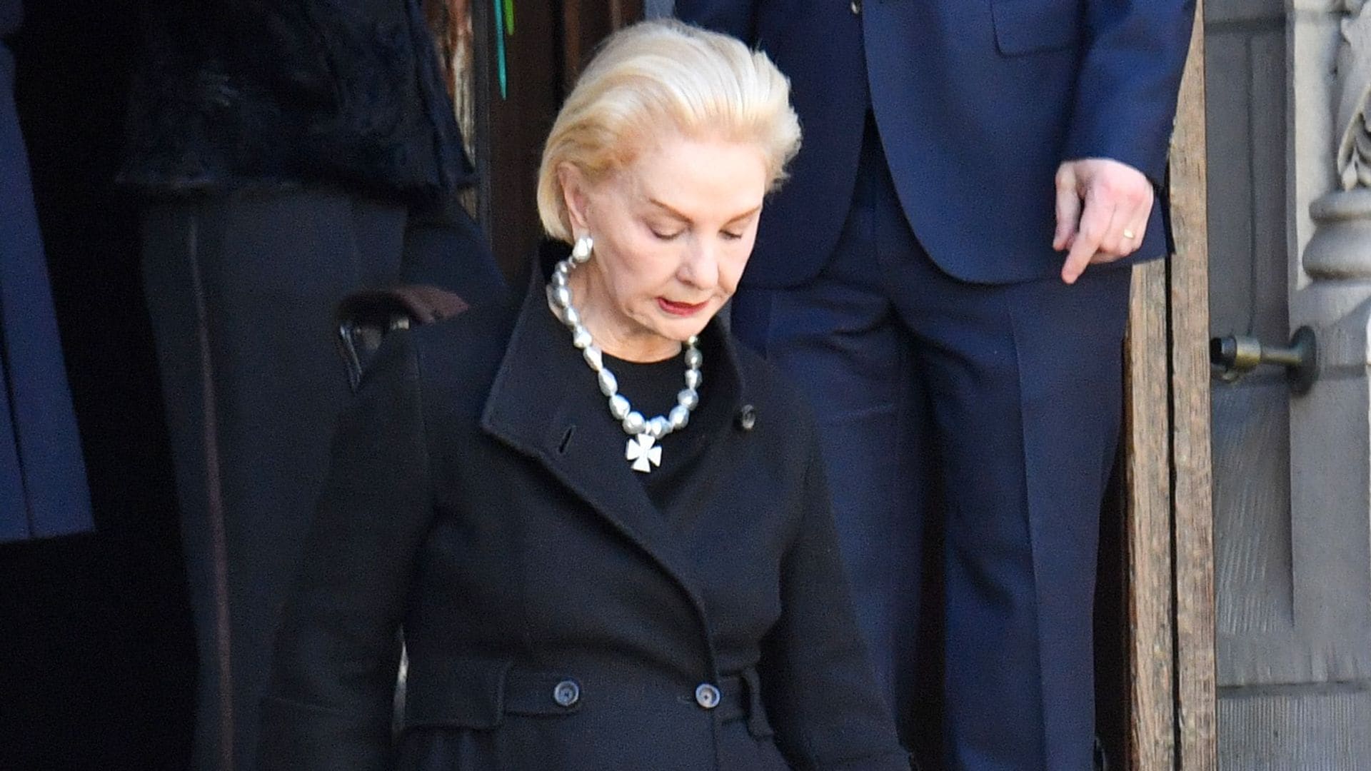 Carolina Herrera, arropada por sus hijas, sus nietos y numerosos amigos en el funeral de su marido, Reinaldo Herrera