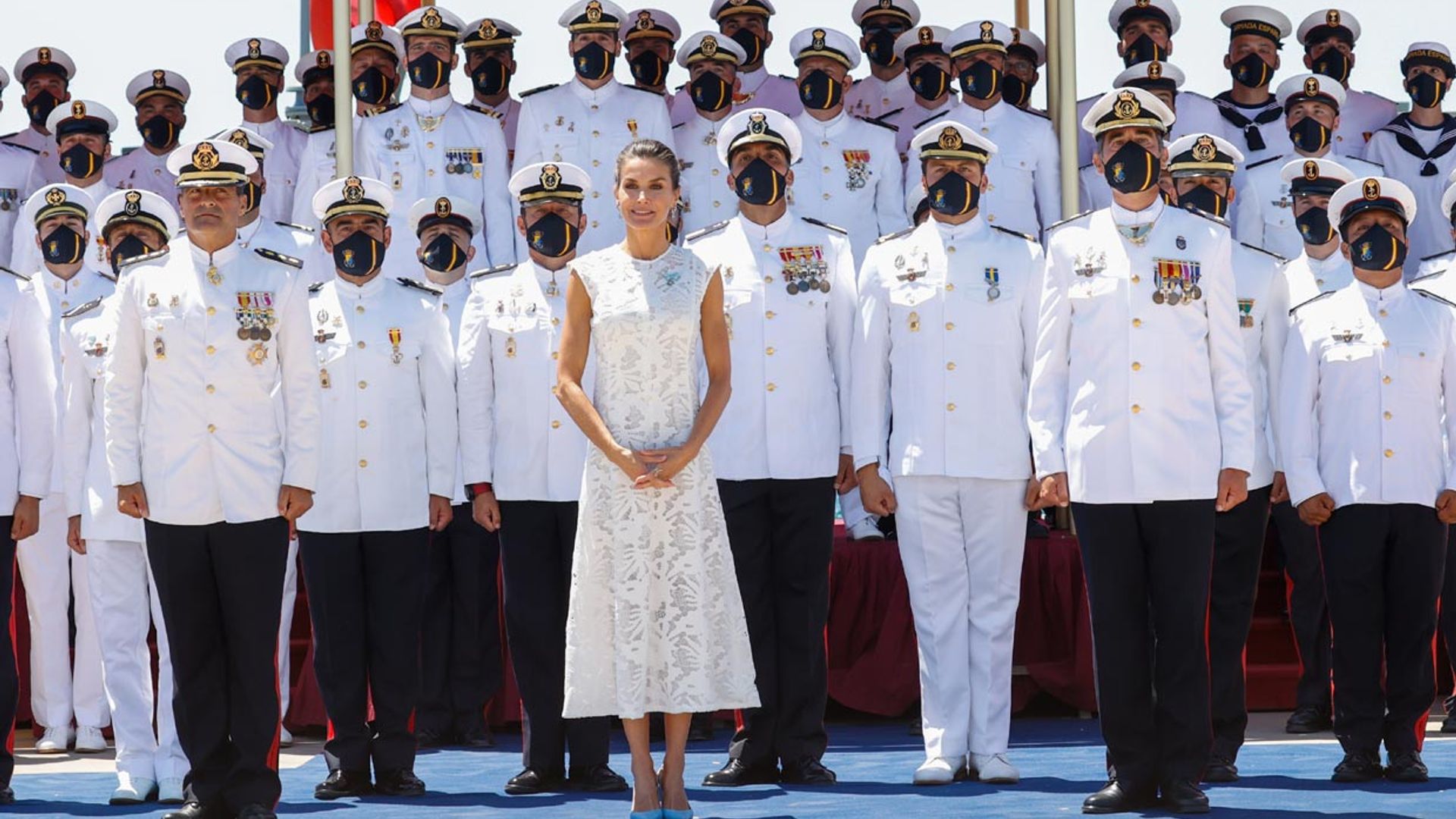 La reina Letizia amadrina la entrega de la bandera nacional en Cartagena