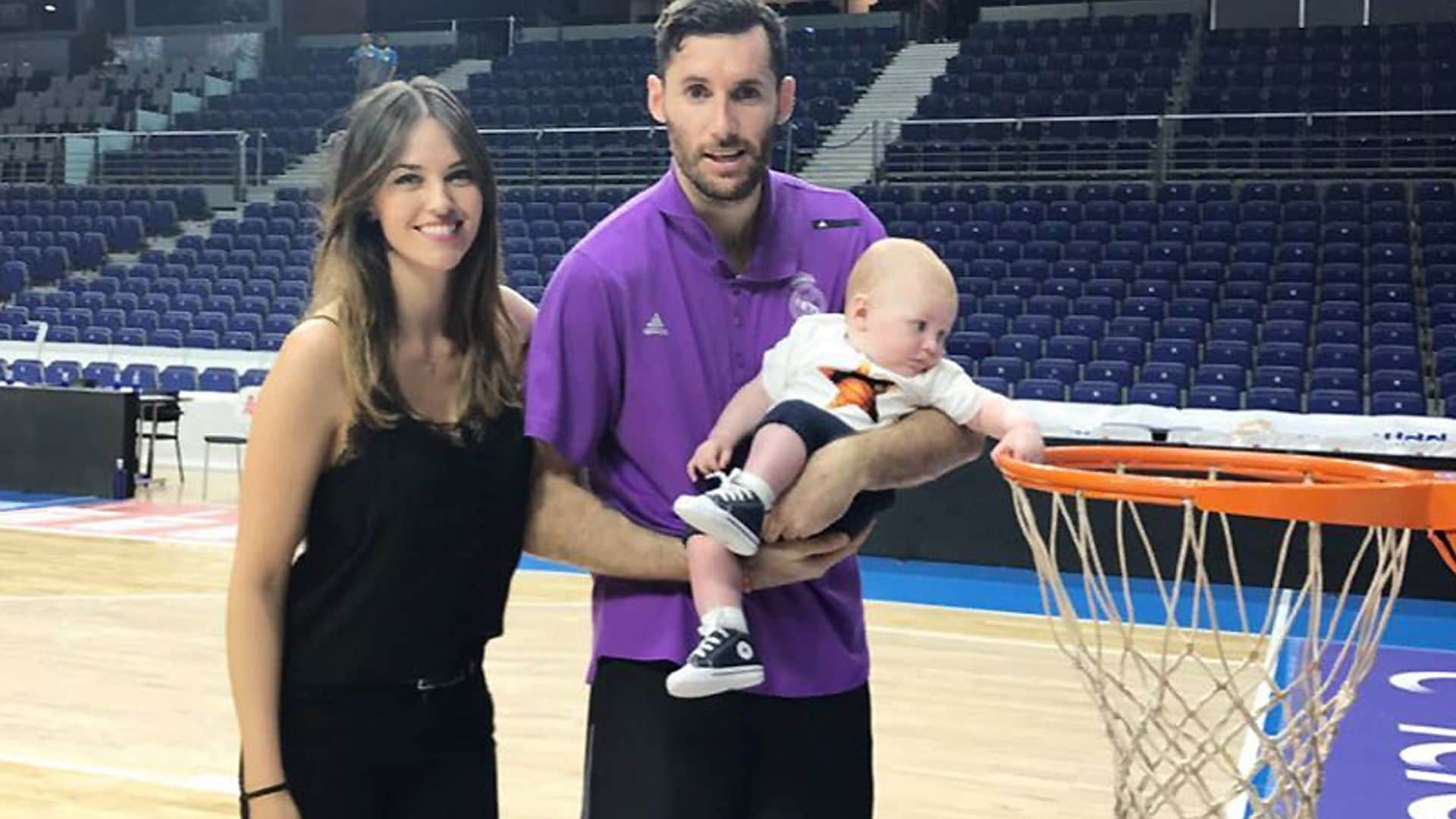 ¡Adorable! El hijo de Helen Lindes da sus primeros pasos en la cancha de baloncesto