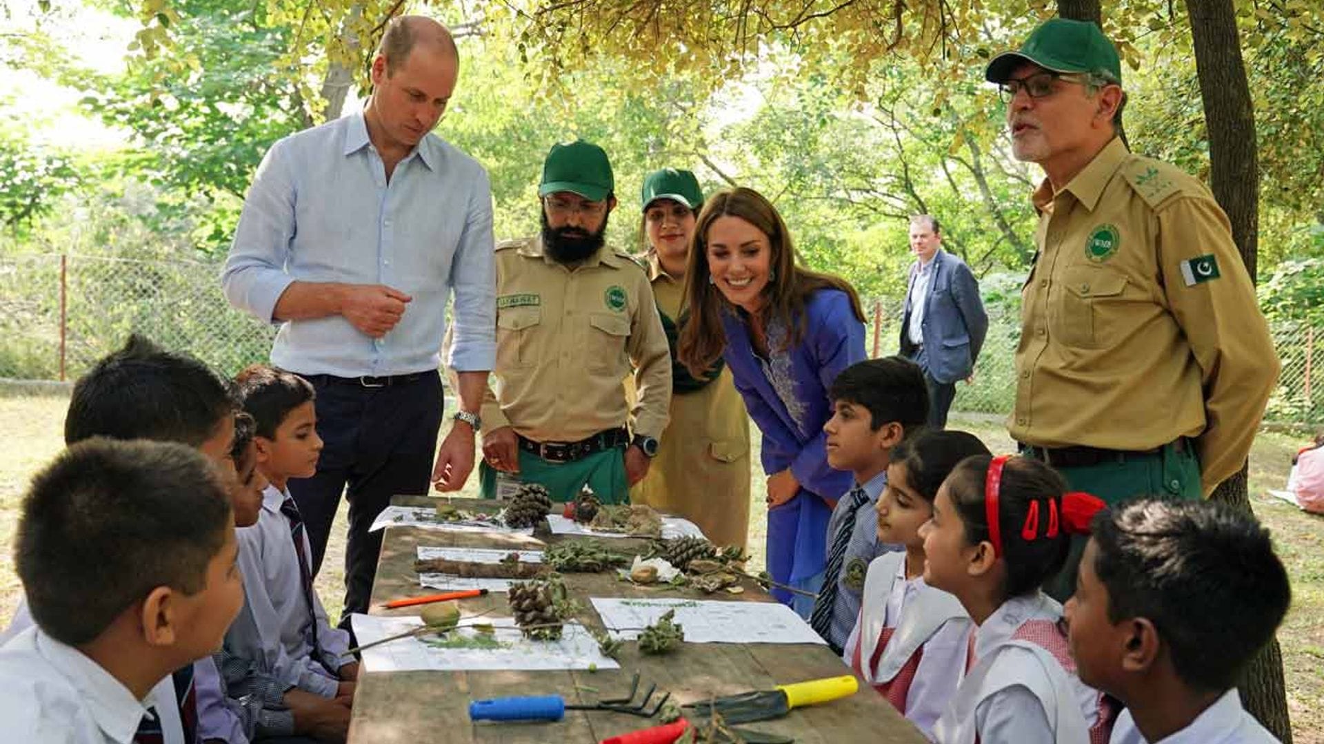 El duque de Cambridge recuerda a su madre durante su visita a Pakistán