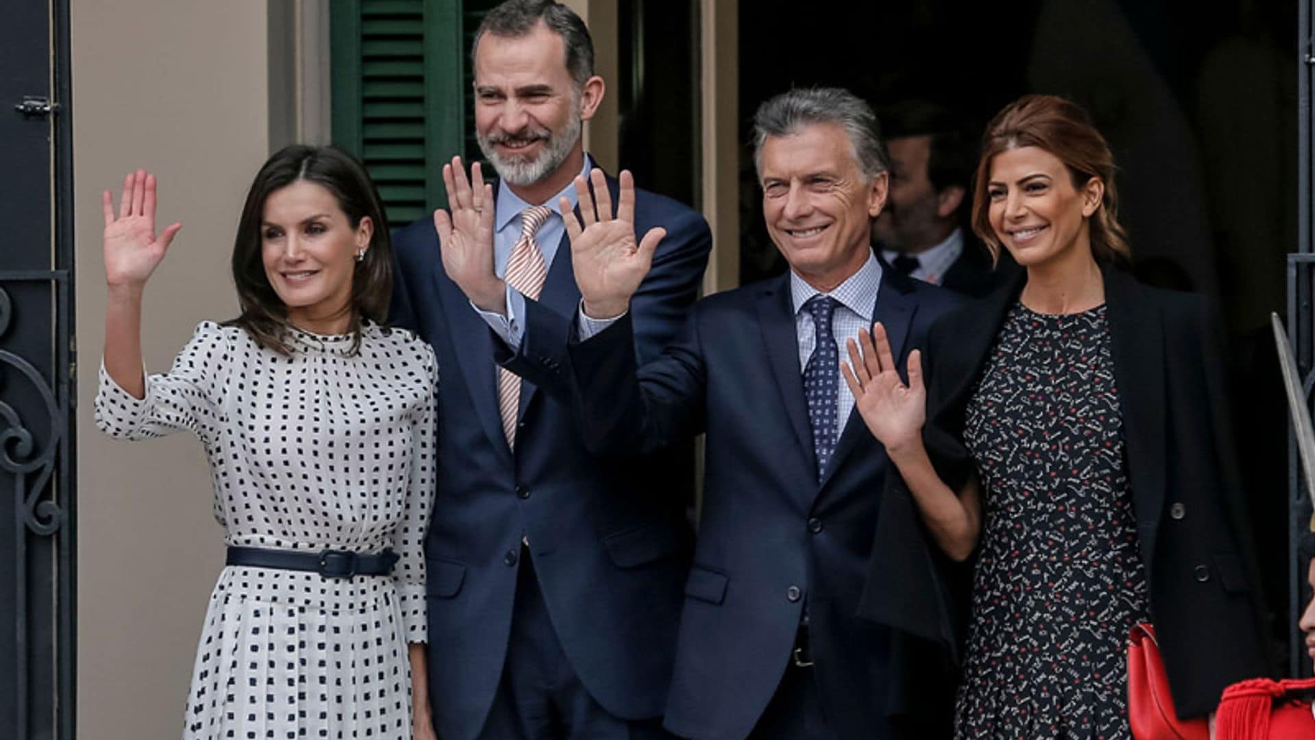 Doña Letizia y Juliana Awada finalizan su maratón de estilo con looks sincronizados