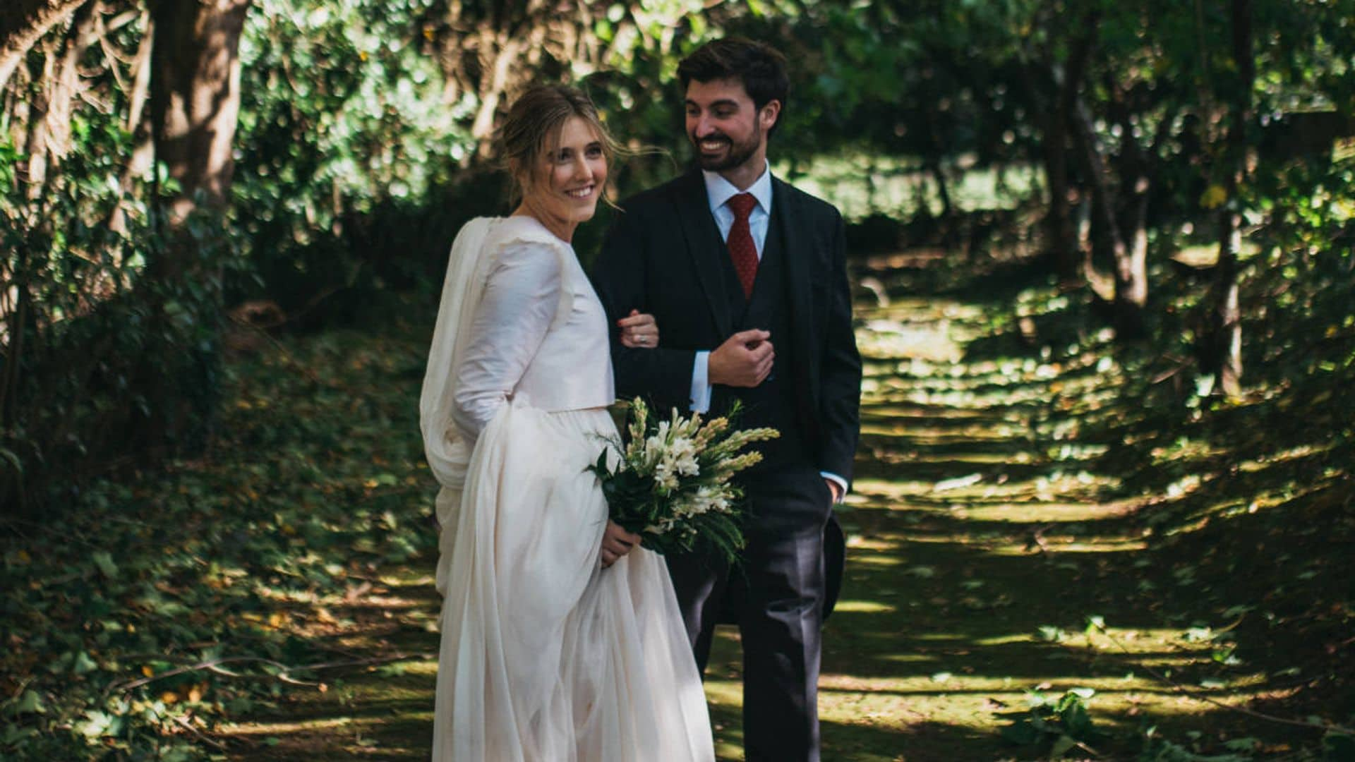 Begoña, la novia que homenajeó a su madre con su vestido y su ramo de nardos en su boda en Oviedo