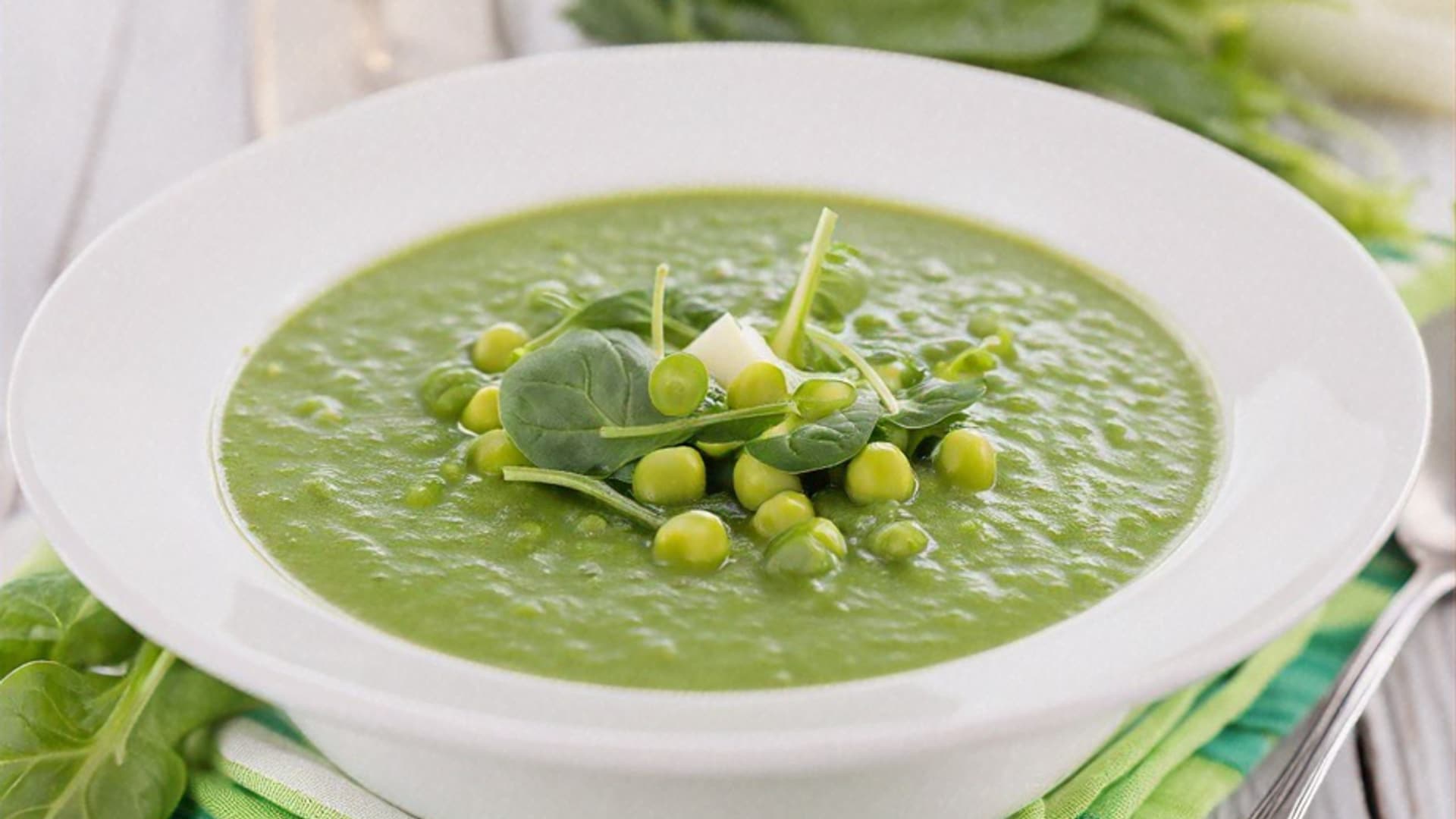 Gazpacho de guisantes y espinacas congelados