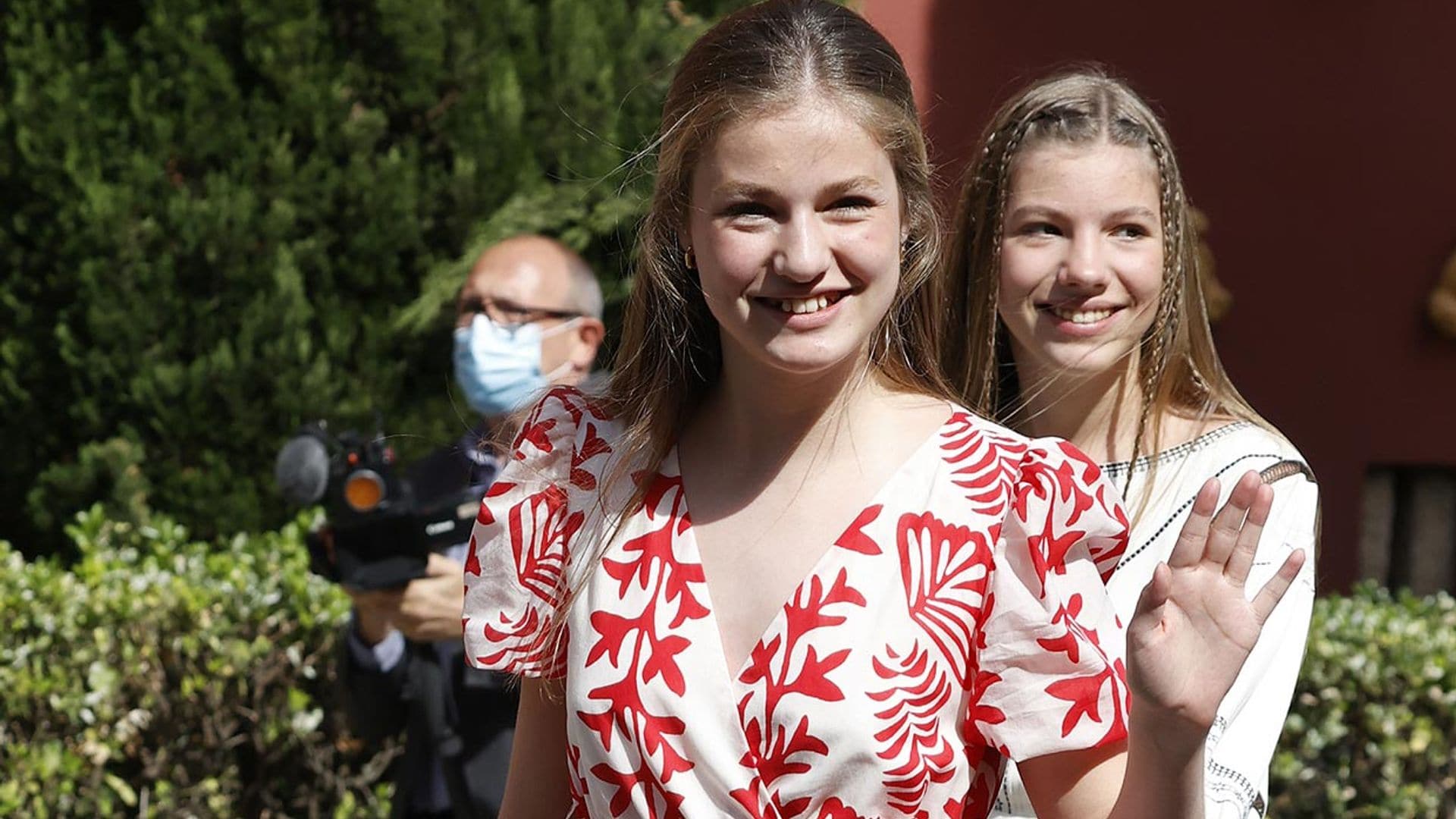 La princesa Leonor arranca su primera visita a Girona con un encuentro entre jóvenes junto a su hermana