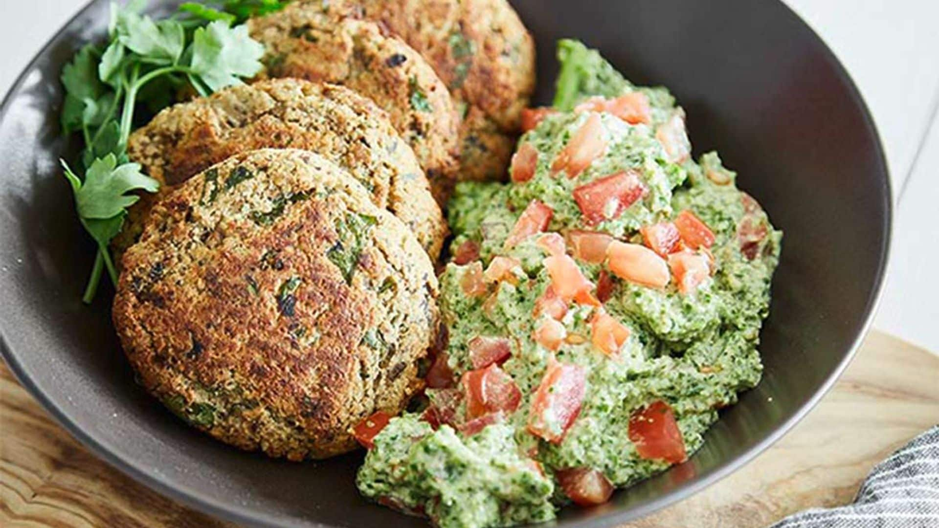 Hamburguesa de berenjena y garbanzos con pesto de kale