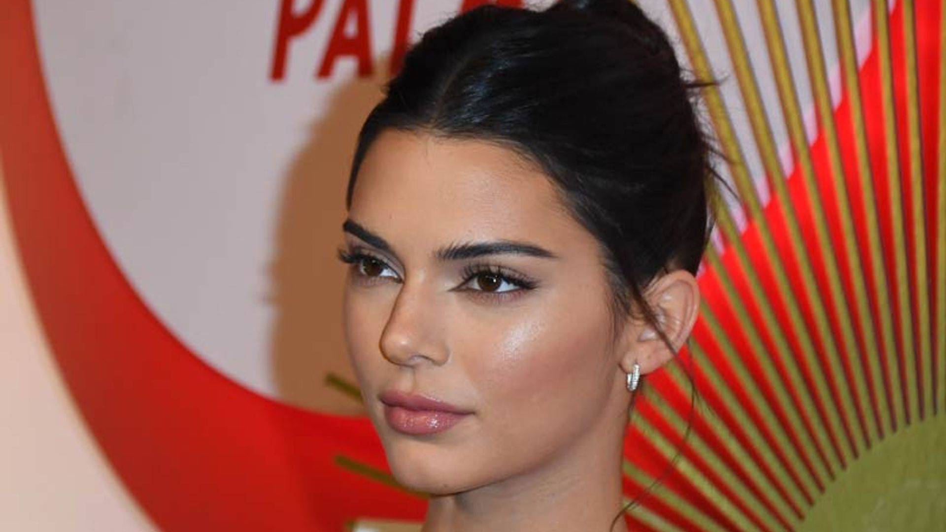 Kendall Jenner pide consejo a sus fans sobre su nuevo look