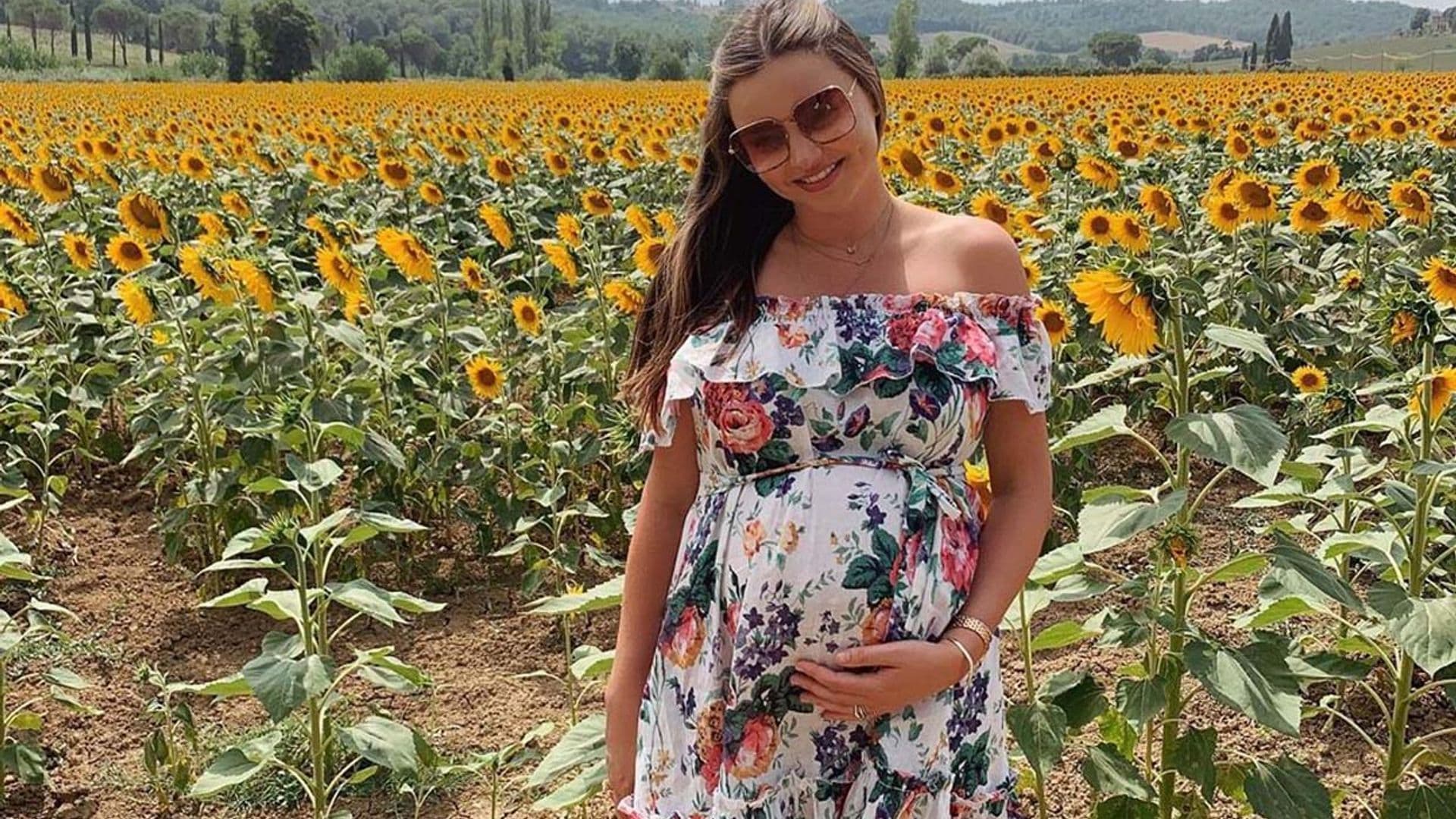 Todas las versiones del minivestido están en el armario premamá de Miranda Kerr