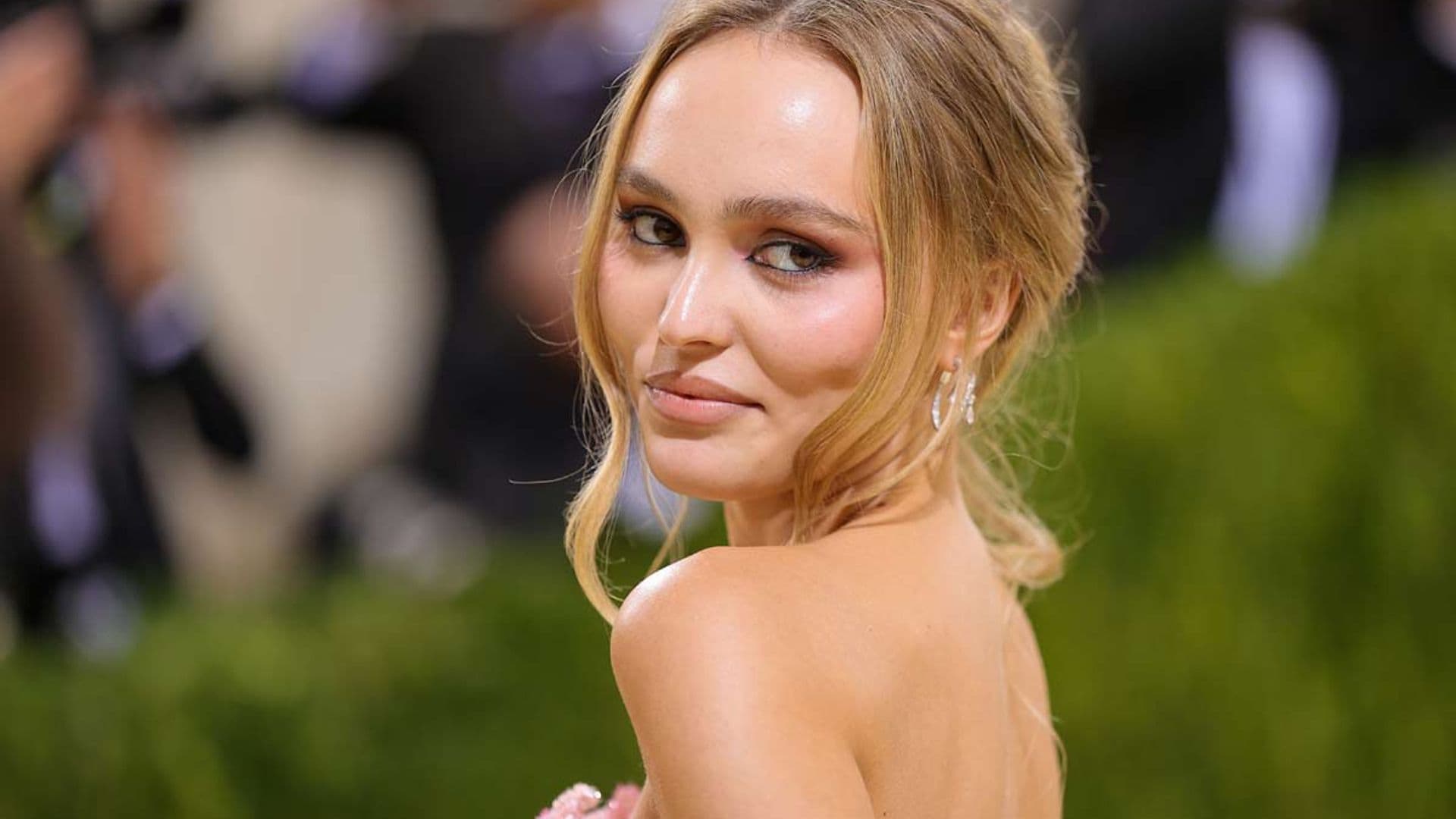 Historia de un flechazo: Lily Rose Depp y el vestido rosa de la eterna adolescente