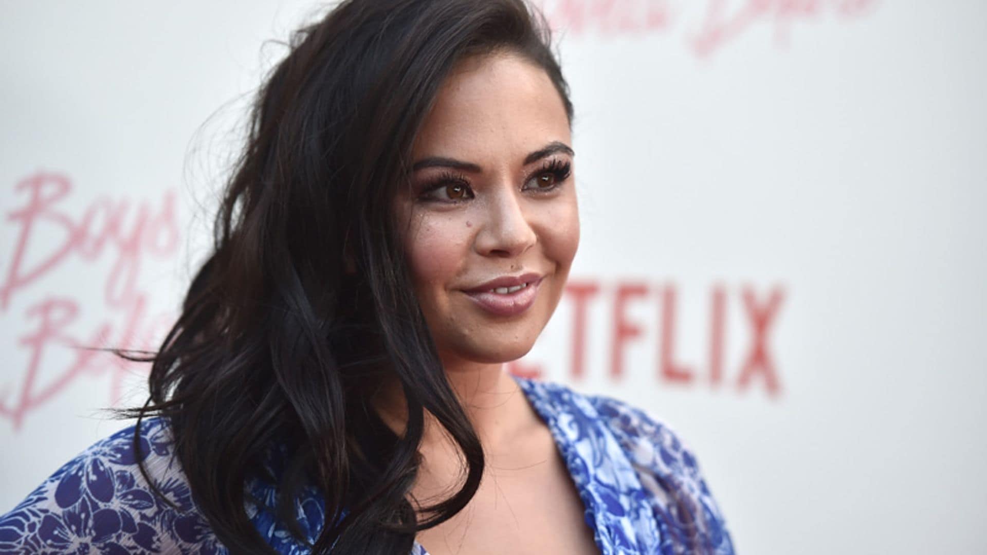 Janel Parrish de 'Pequeñas mentirosas': la novia hawaiana de las coronas de flores