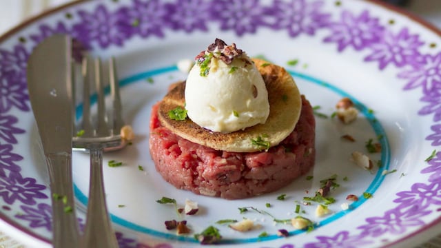 'Steak tartar' con helado de aceite de oliva