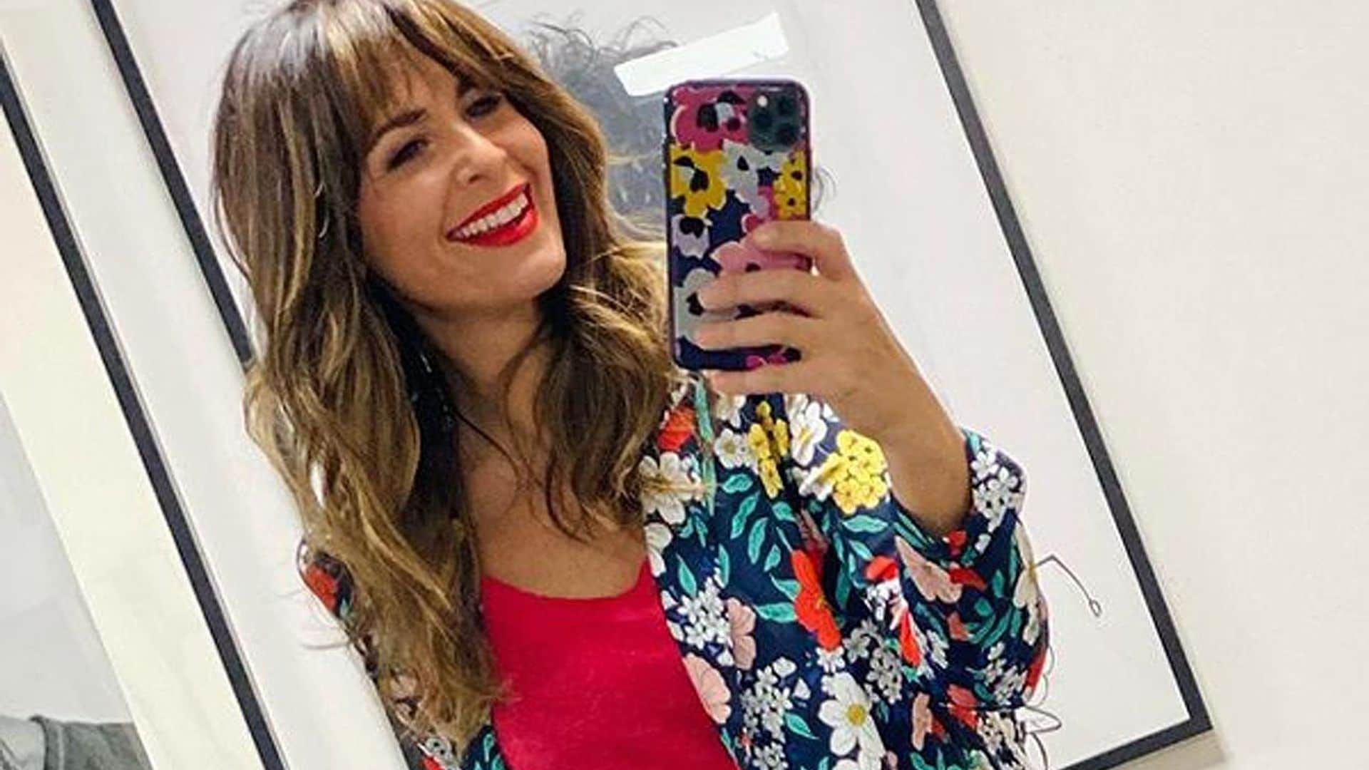 Nuria Roca arriesga y gana con su nuevo traje de flores asequible