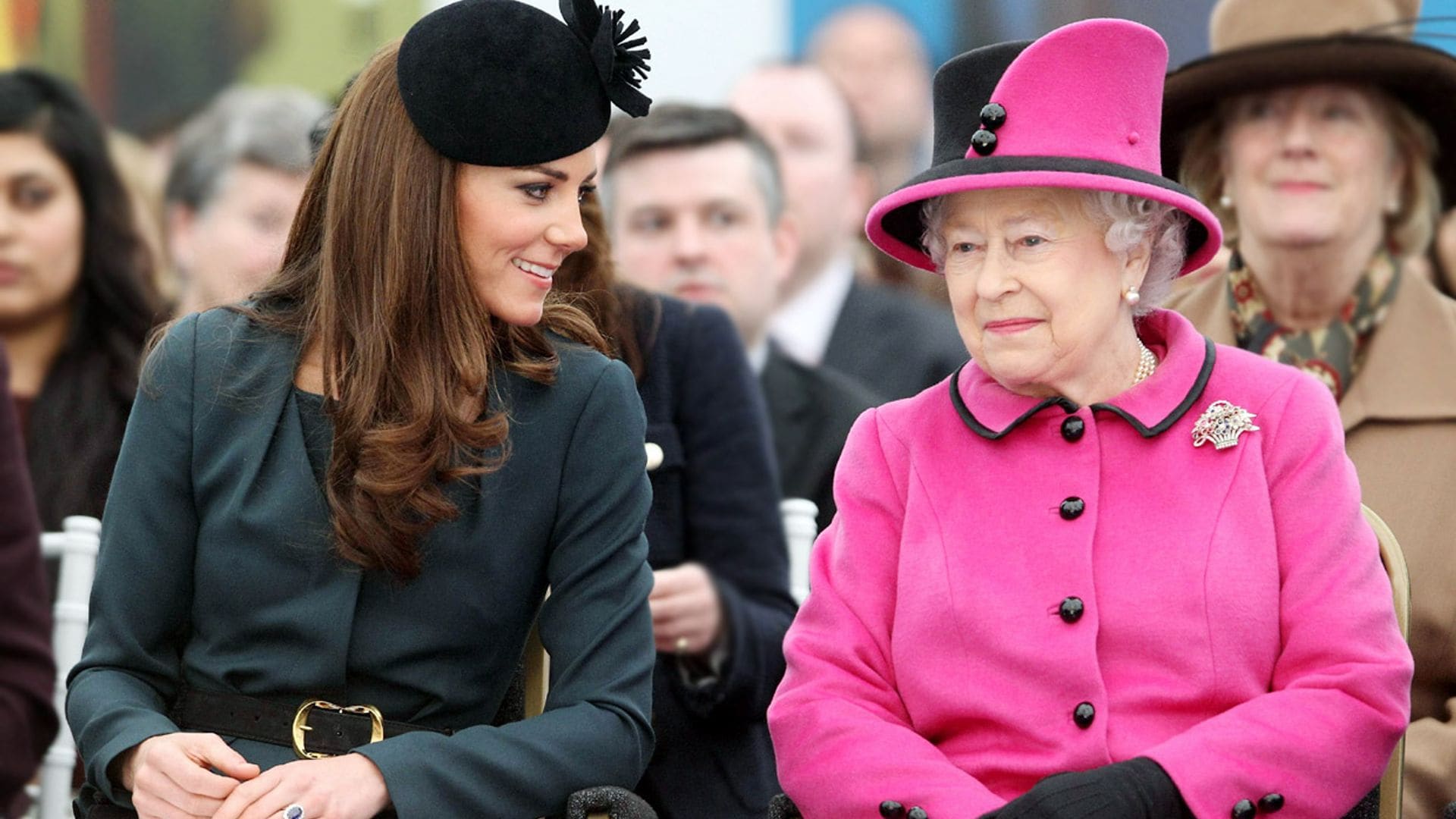 Kate Middleton copia la fórmula de estilo favorita de la reina Isabel II