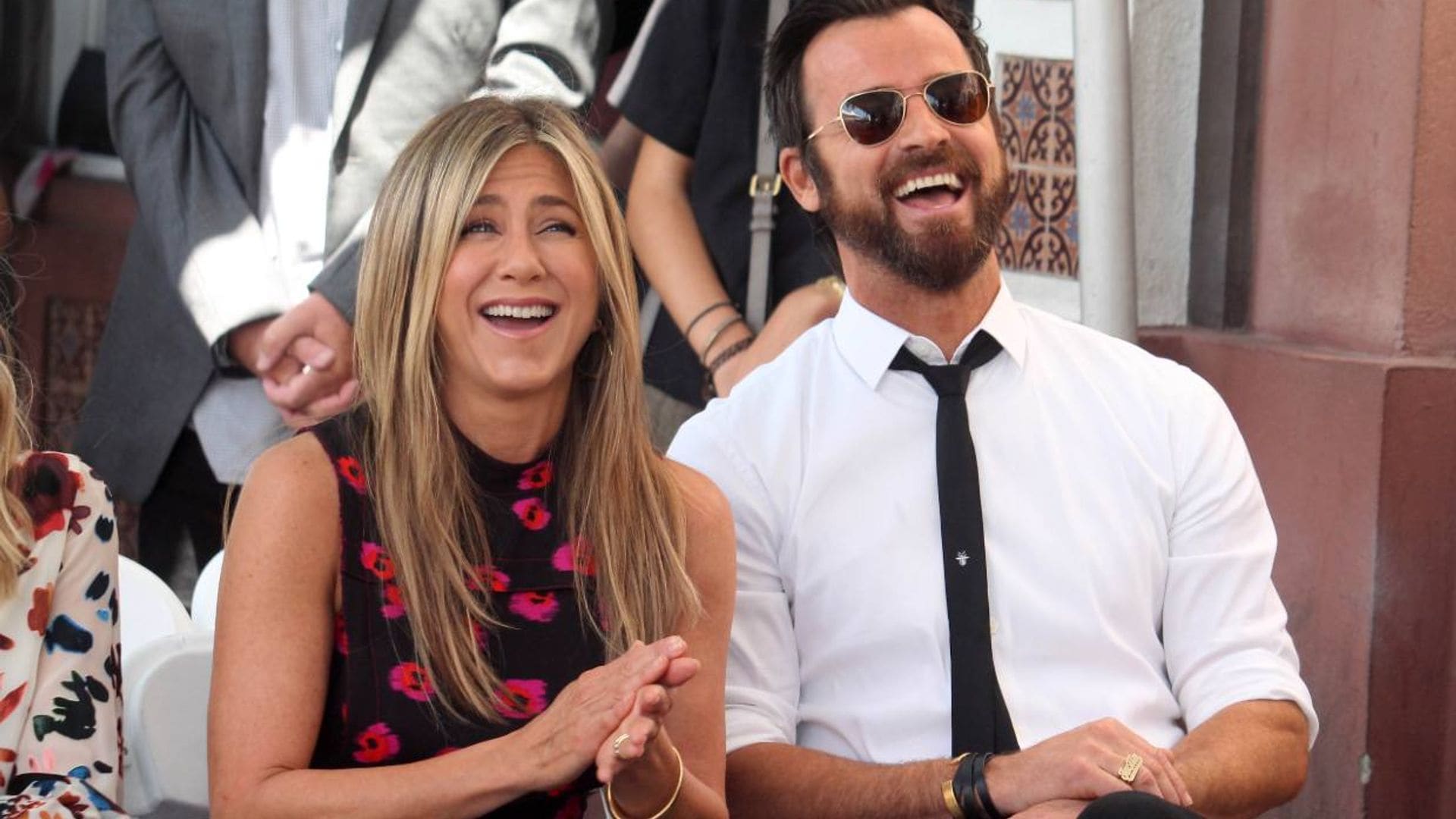 Jennifer Aniston muestra su buena relación con Justin Theroux con unos divertidos mensajes de cumpleaños