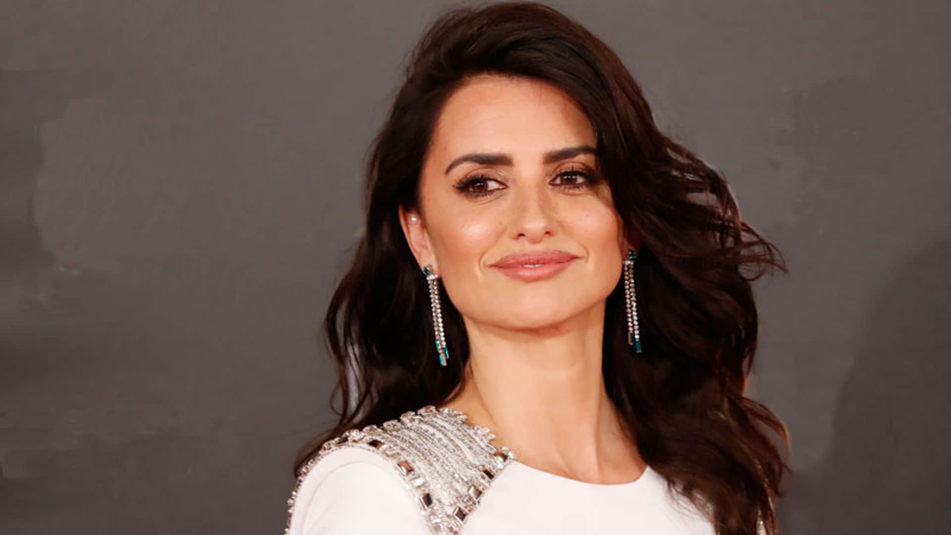 Penélope Cruz y Versace, un idilio 'fashion' por encima de polémicas