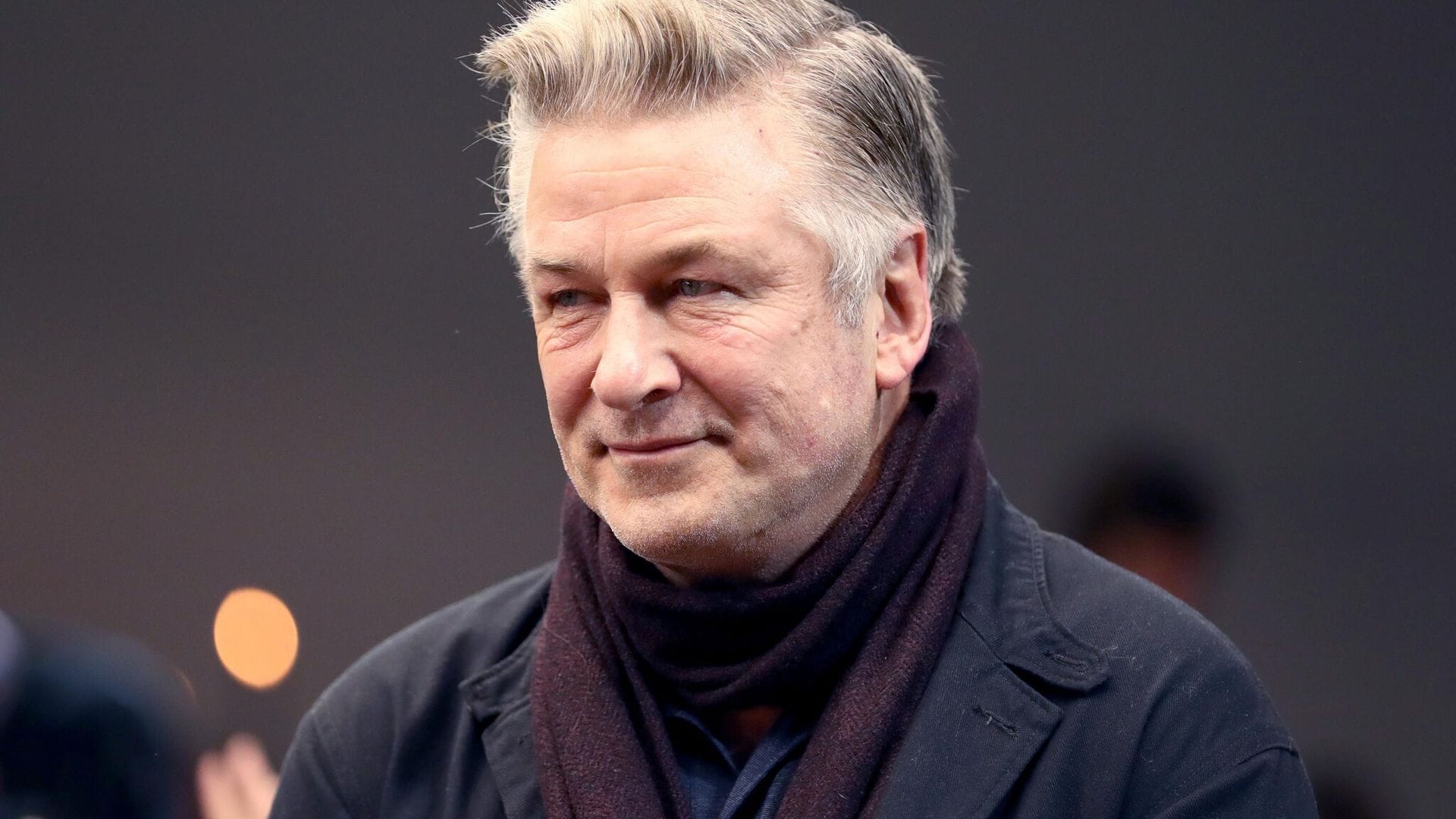 Retiran los cargos de homicidio involuntario en contra de Alec Baldwin