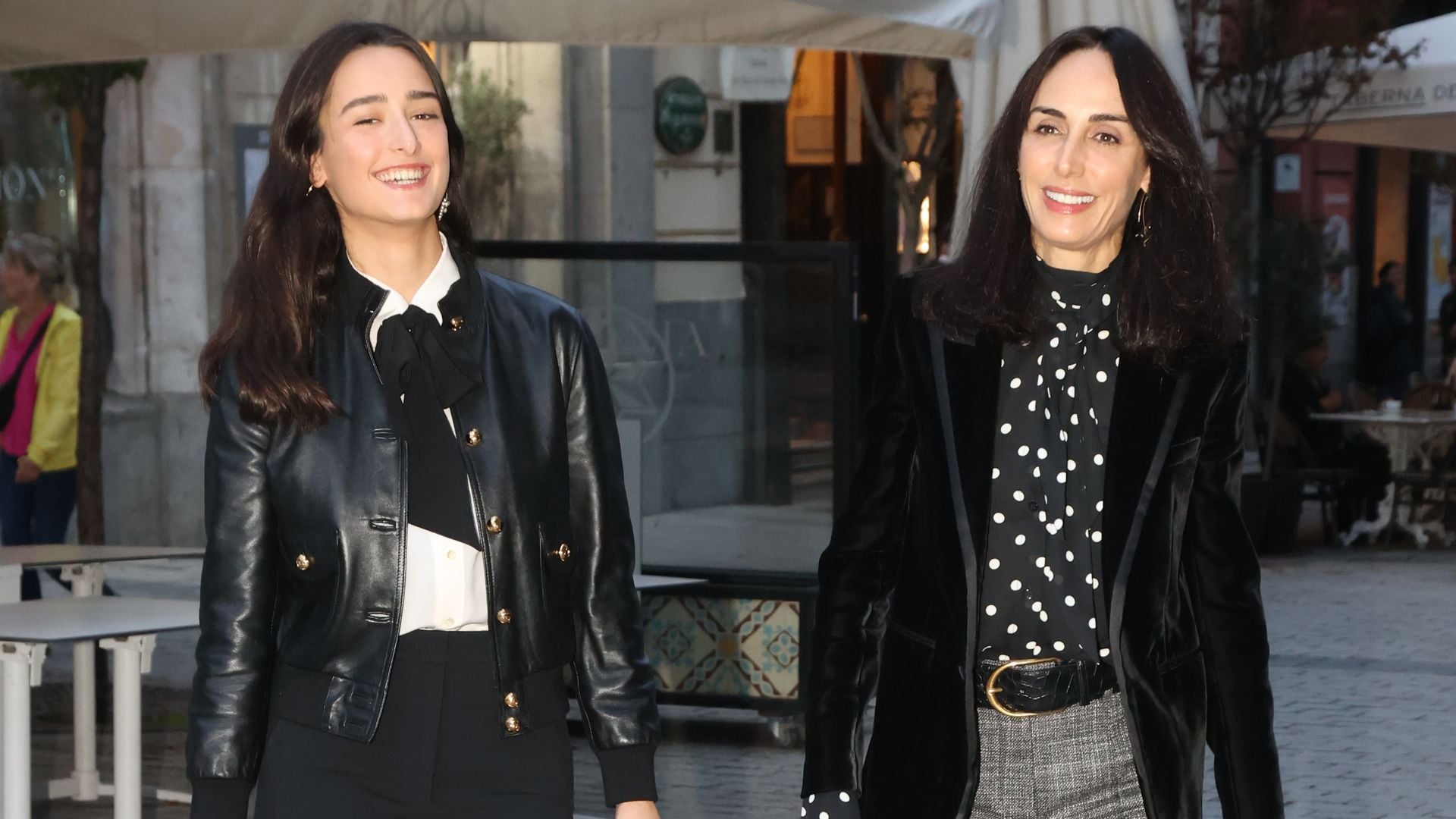 Amparo Corsini y Manuela Falcó, madre e hija vuelven a coordinar sus looks en el Teatro Real