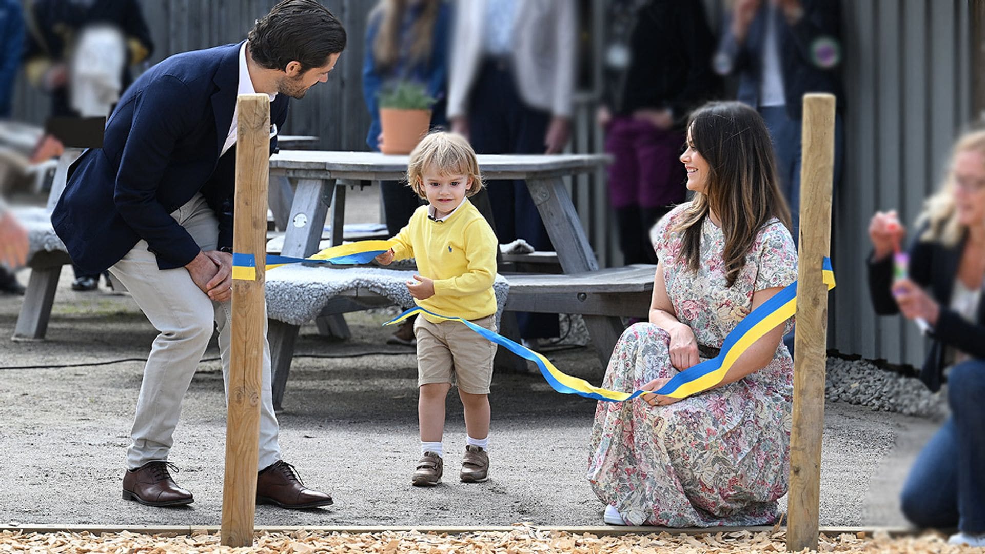 Las imágenes más divertidas de Julián de Suecia que debuta en un acto oficial ¡inaugurando su propio parque infantil!