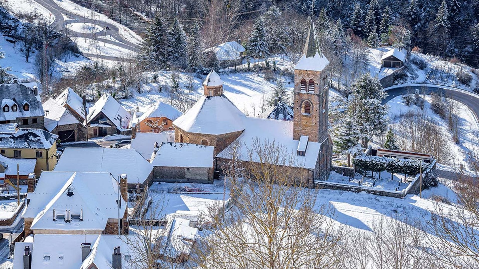 7 pueblos cerca de estaciones de esquí que puedes visitar tras la jornada de nieve