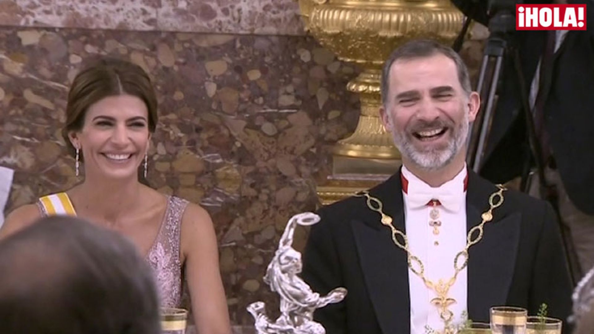 La corrección a tiempo de la Reina, la simpática broma del Presidente sobre su hija Antonia... las anécdotas para la posteridad de una gran cena de gala