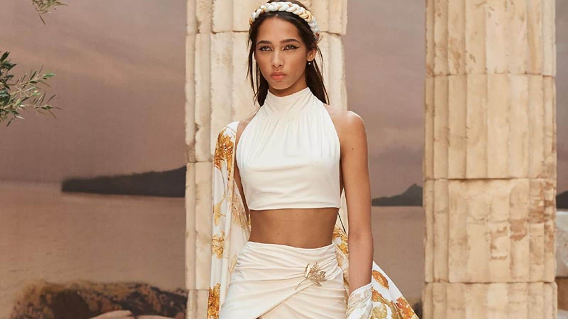 Chanel convierte a la mujer del 2018 en diosa del Olimpo