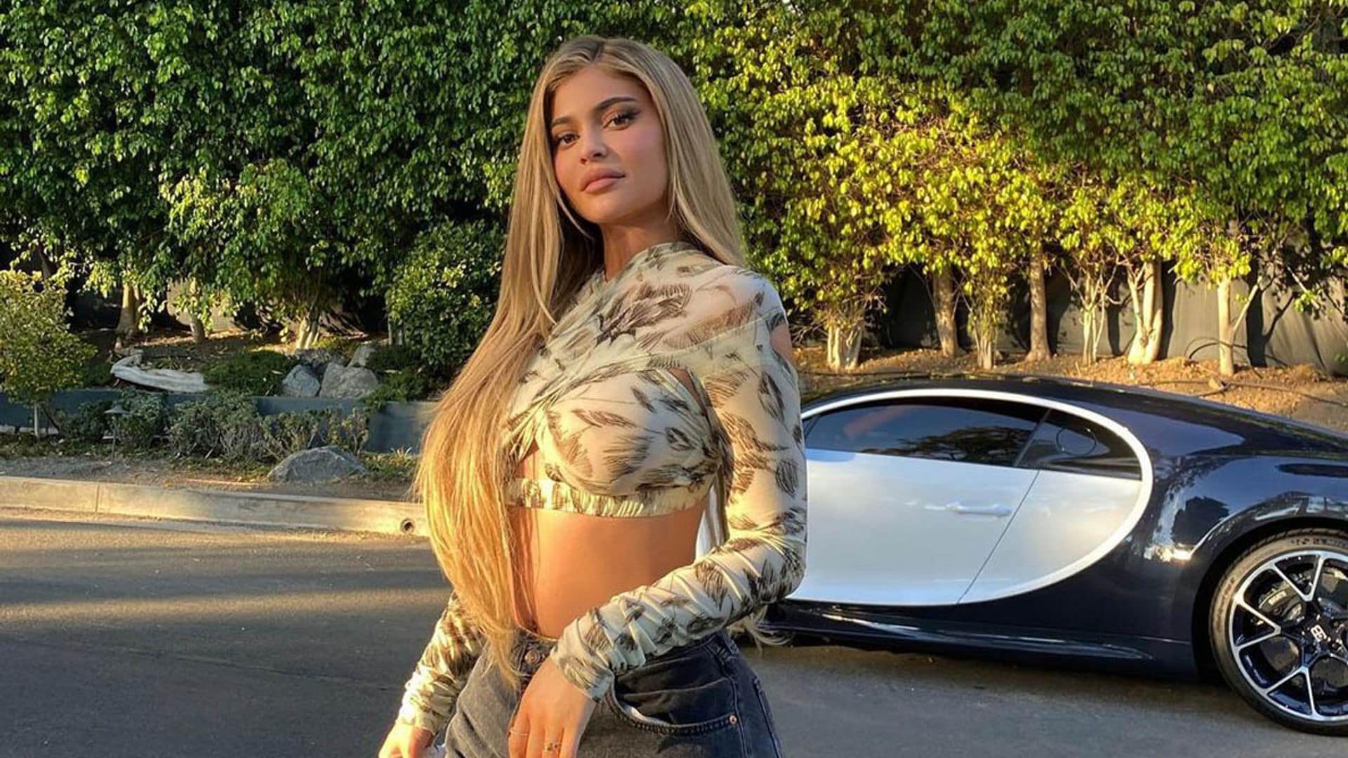 Incluso Kylie Jenner ha cambiado su ropa ceñida por los 'dad jeans' 😲