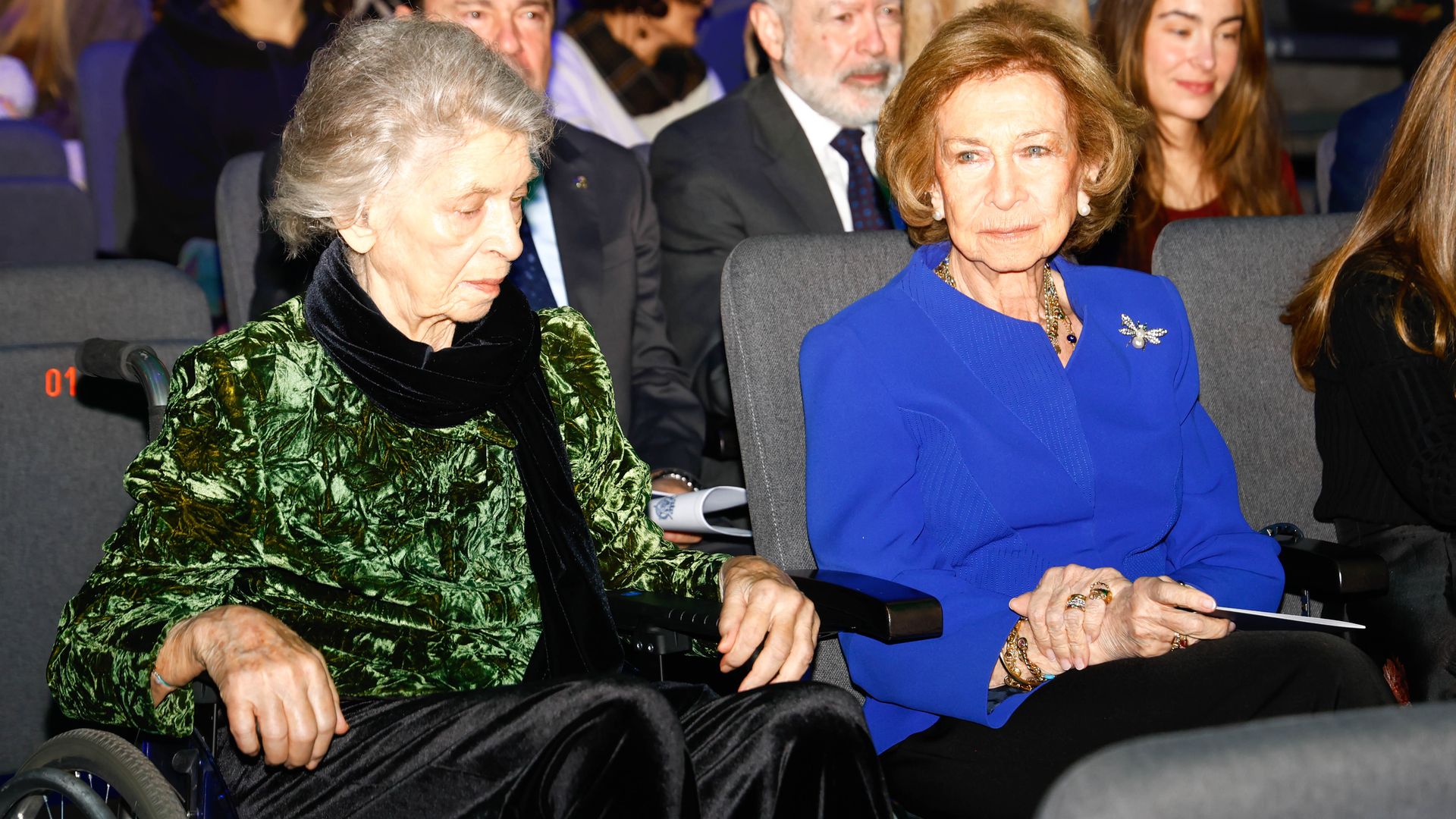 La reina Sofía acude con su hermana Irene de Grecia al concierto navideño 'La música del reciclaje'