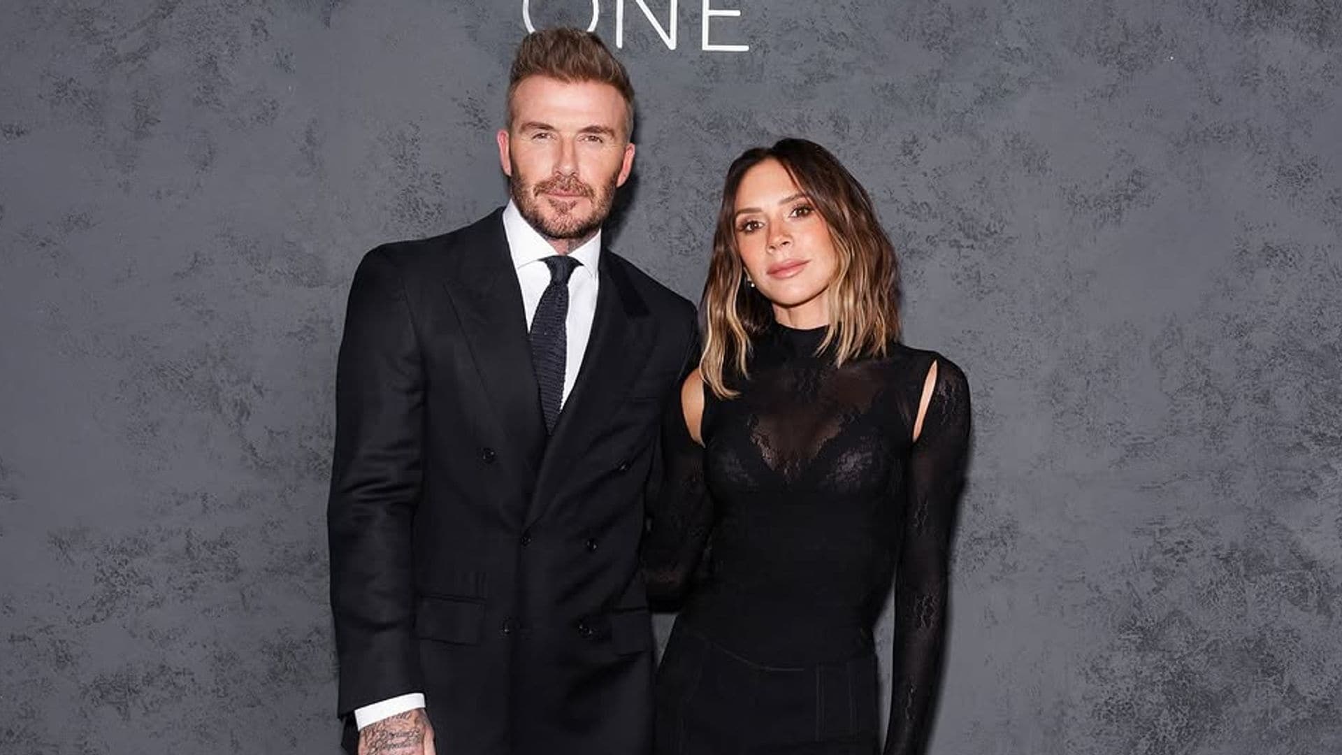 El vestido transparente de Victoria Beckham con sujetador de encaje para celebrar el nuevo y sensual logro de David