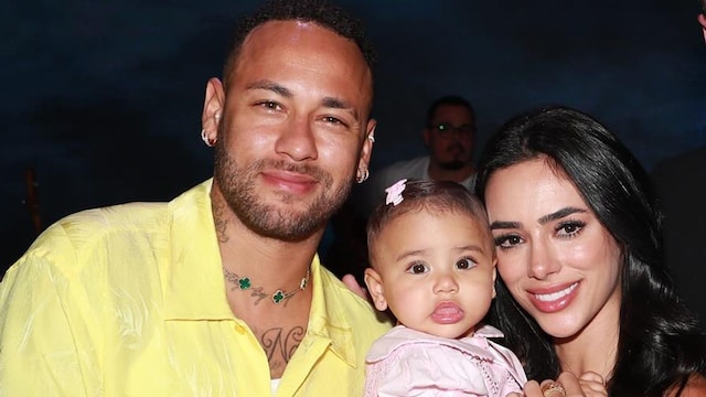 Neymar Jr, con Bruna Biancardi y su hija Mavie.