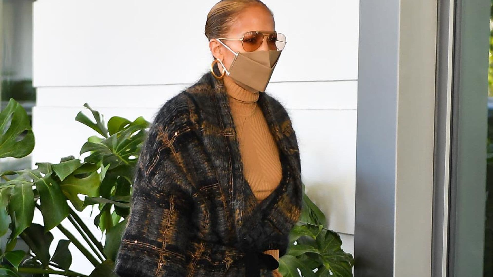 ¿Y si el armario de Jennifer Lopez se pareciera más al tuyo de lo que crees?