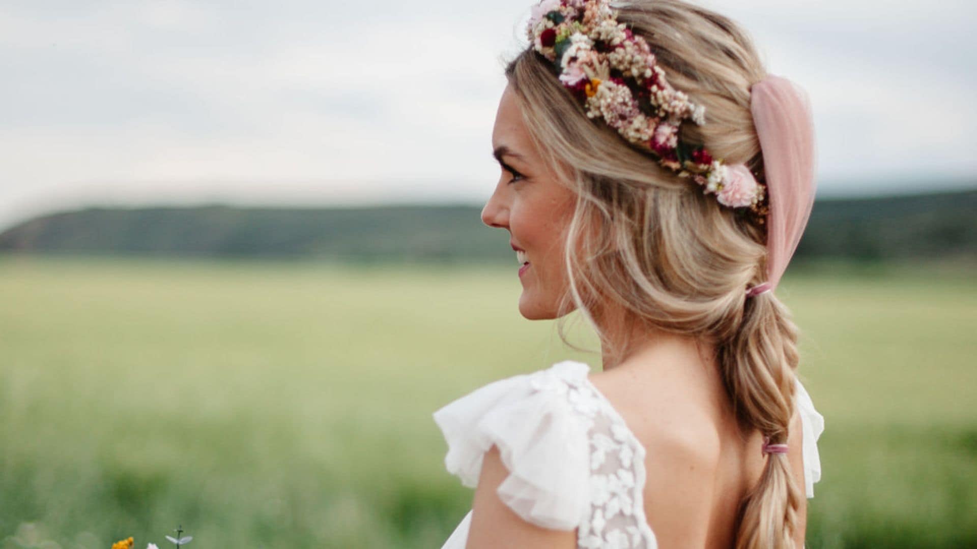 Diademas y tocados diseñados para novias con velo