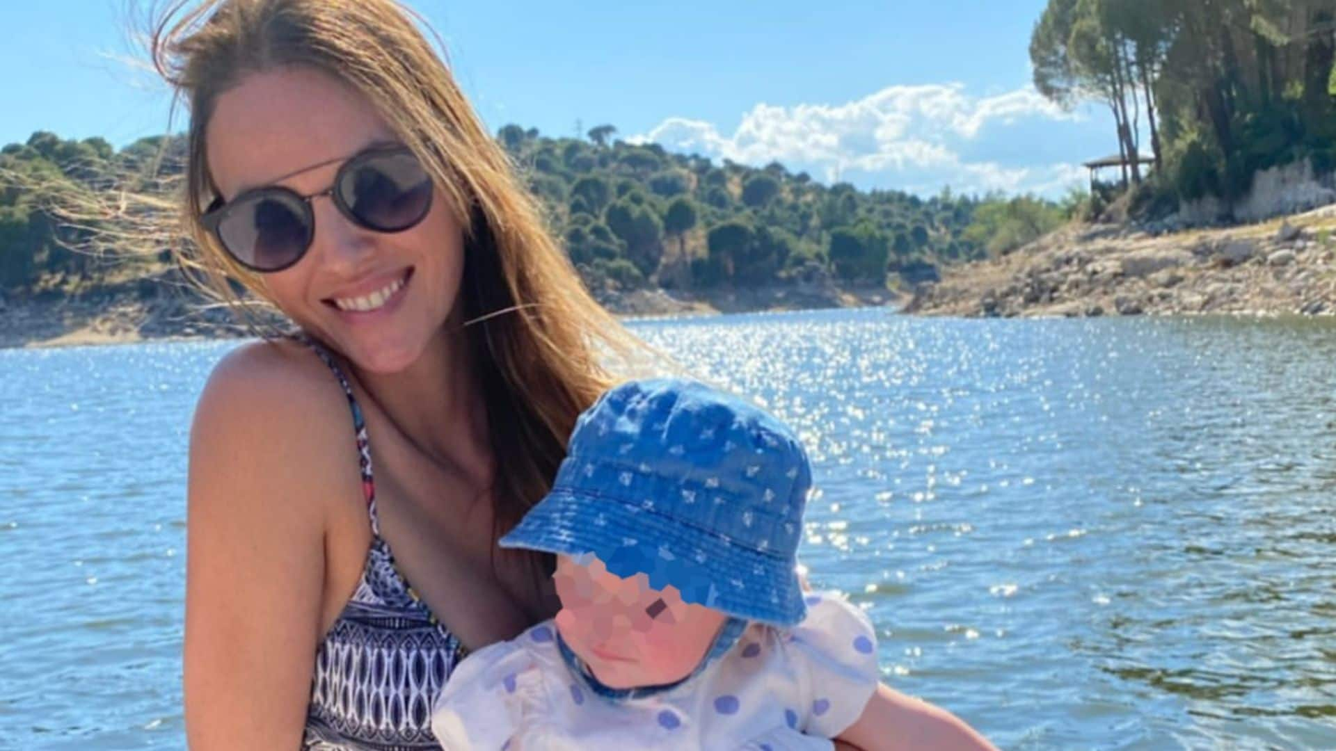 Un domingo en el pantano: el refrescante plan de Helen Lindes y sus hijos