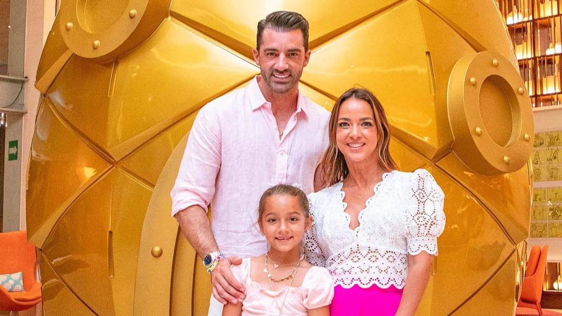 Adamari López y Toni Costa, juntos en el cumpleaños de Alaïa en la Riviera Maya