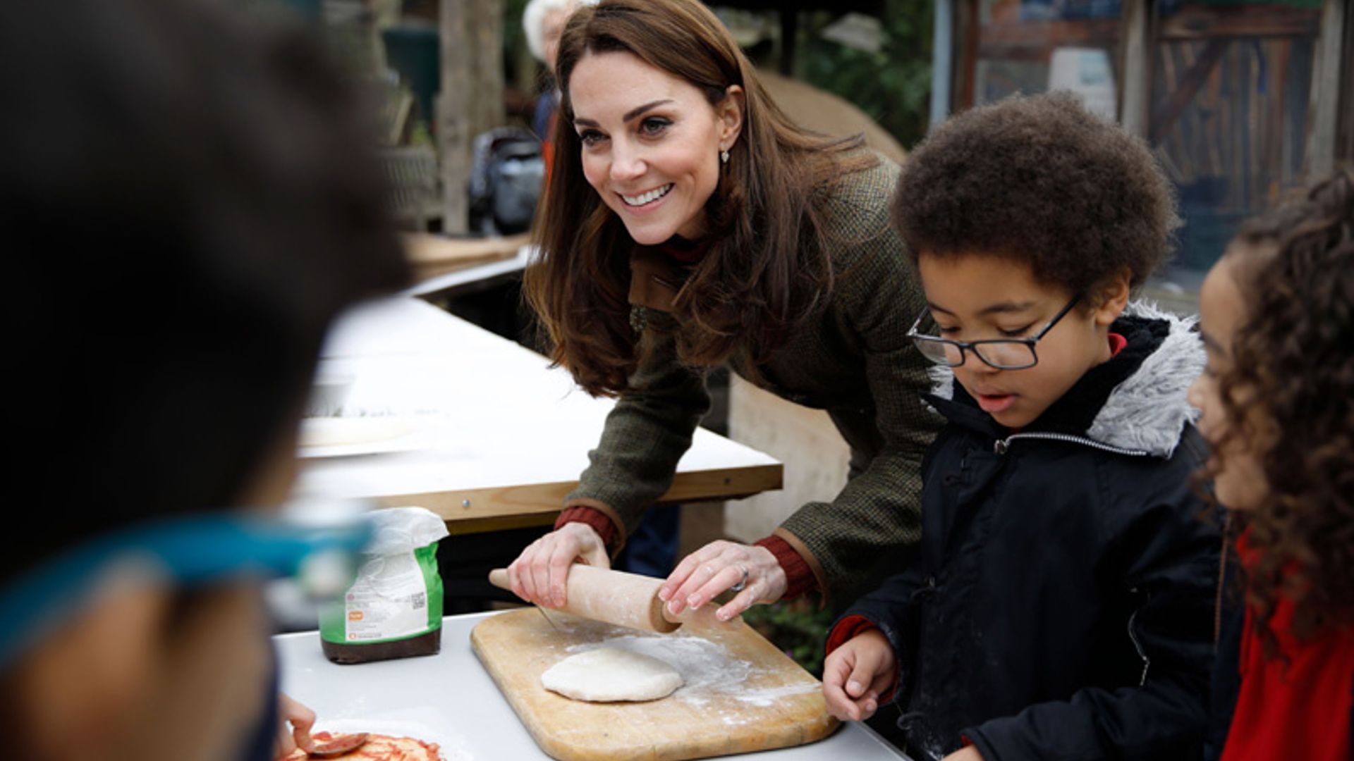 La Duquesa de Cambridge se enfrenta a las indiscretas preguntas de los más pequeños