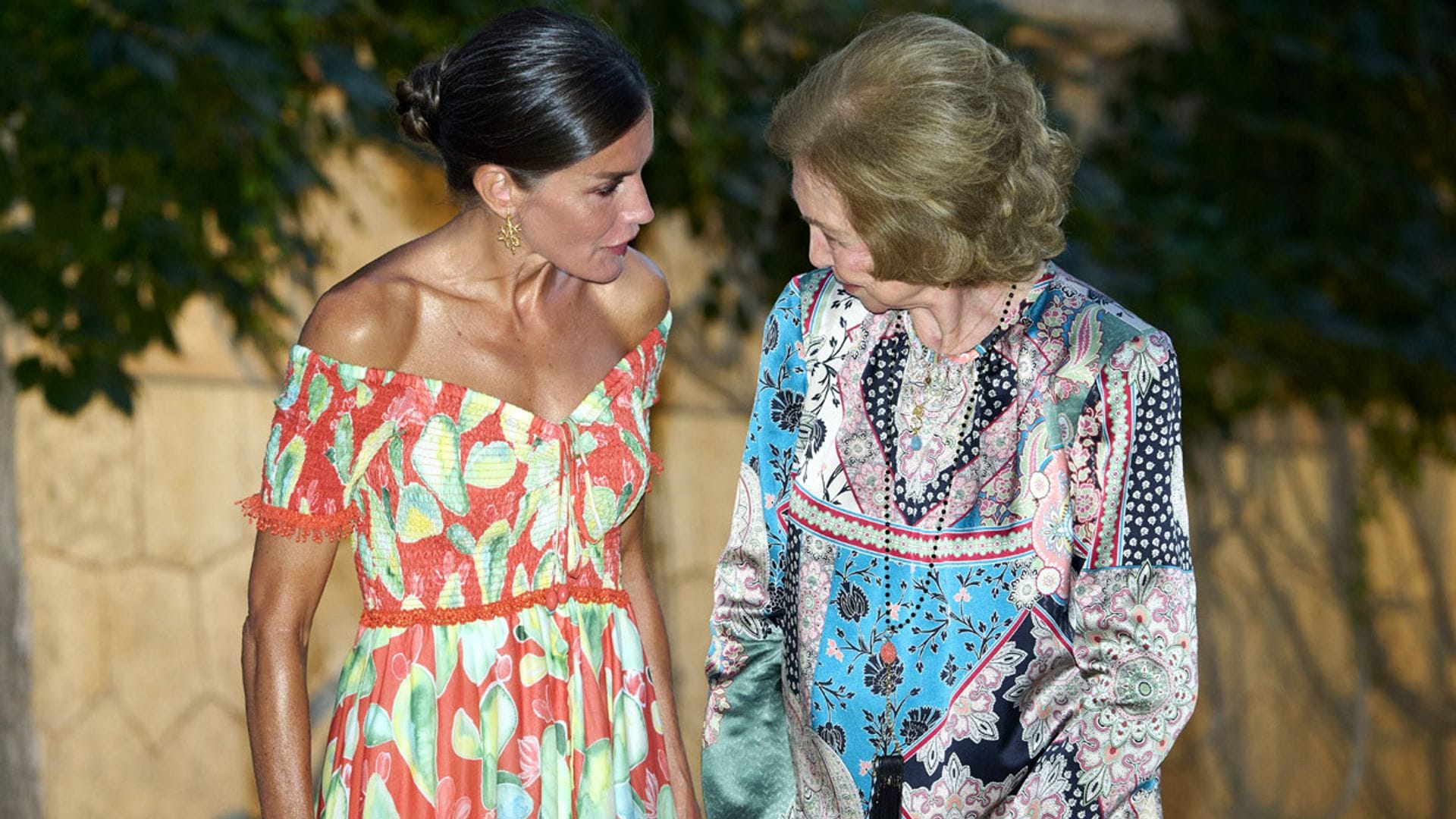 Las risas y confidencias de la reina Letizia y doña Sofía en Marivent