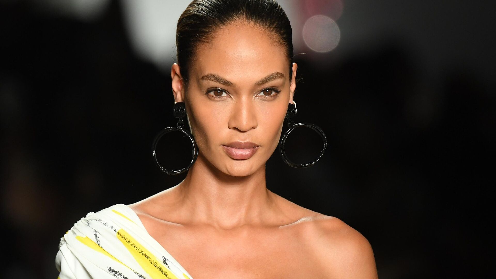 Luce un efecto stained en tus labios como el de Joan Smalls