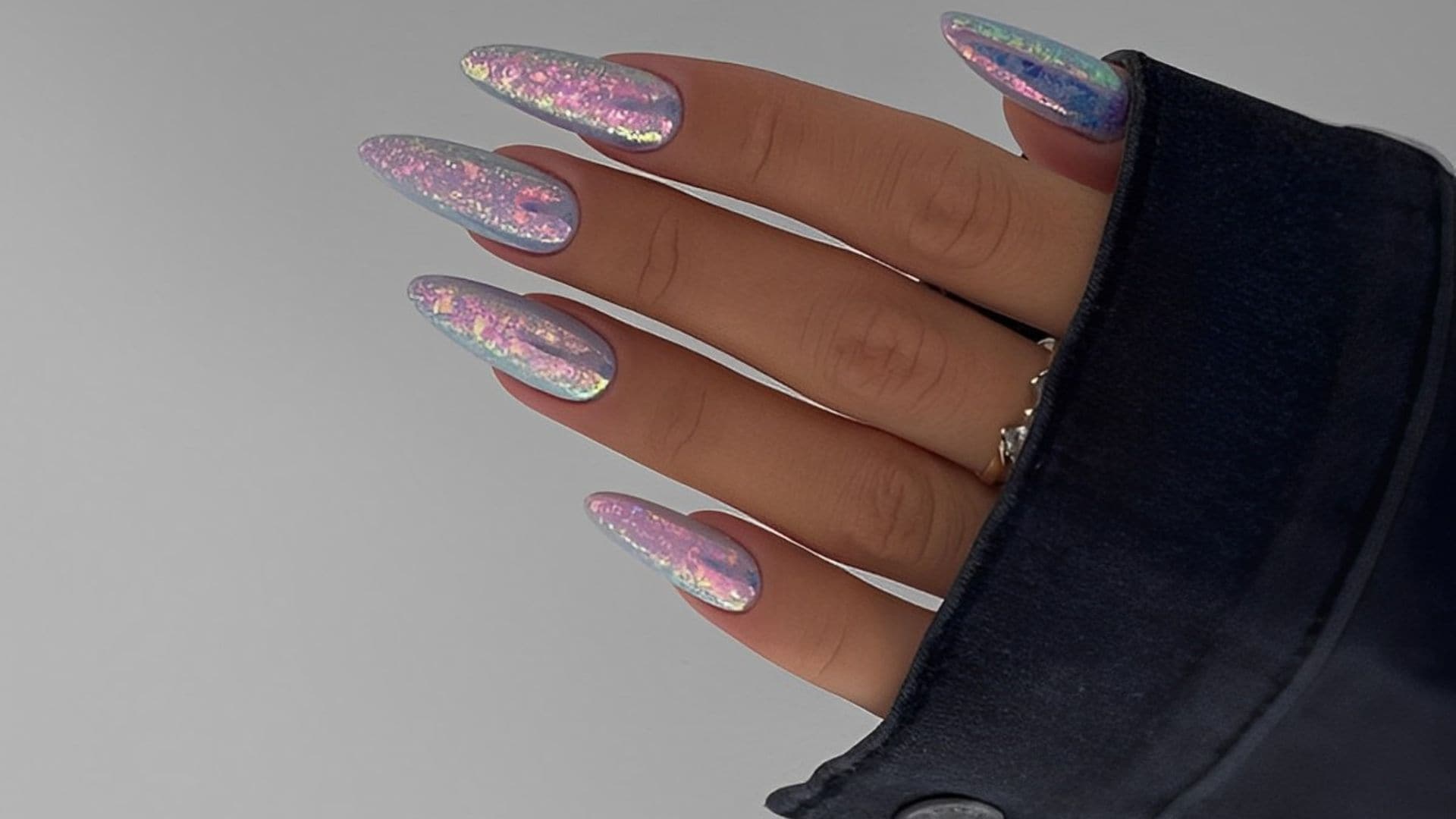 La manicura más brillante de la temporada se llama 'diamond aura': ¿te atreves con ella?