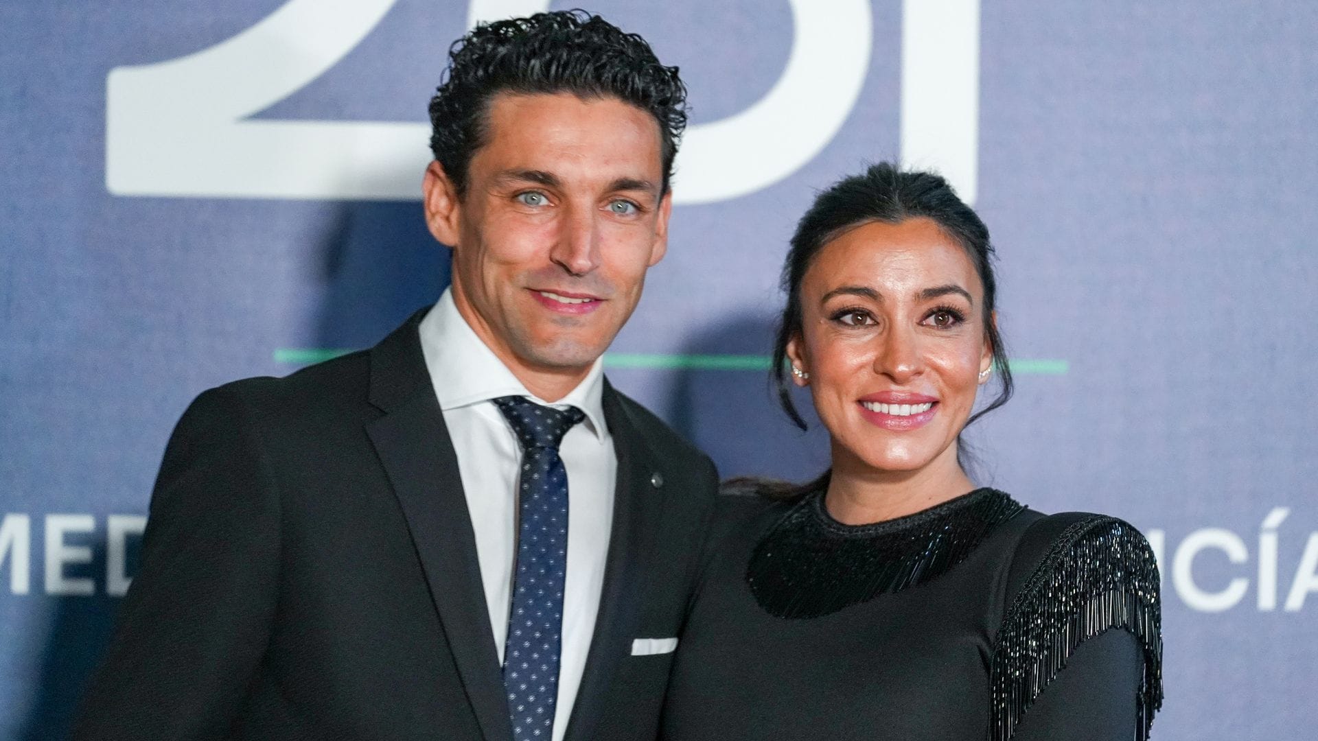 Jesús Navas y su esposa brillan en la fiesta previa a la entrega de las Medallas de Andalucía