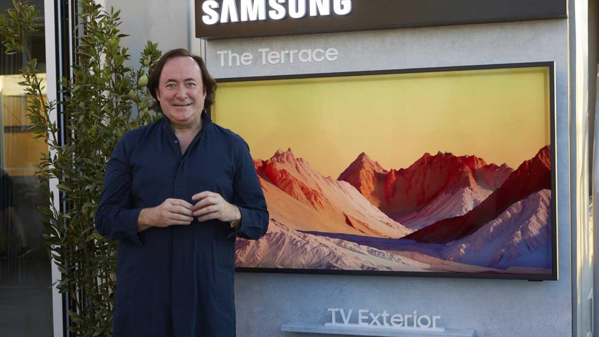 Samsung presenta, junto al diseñador Tomás Alía, un nuevo televisor concebido para exteriores