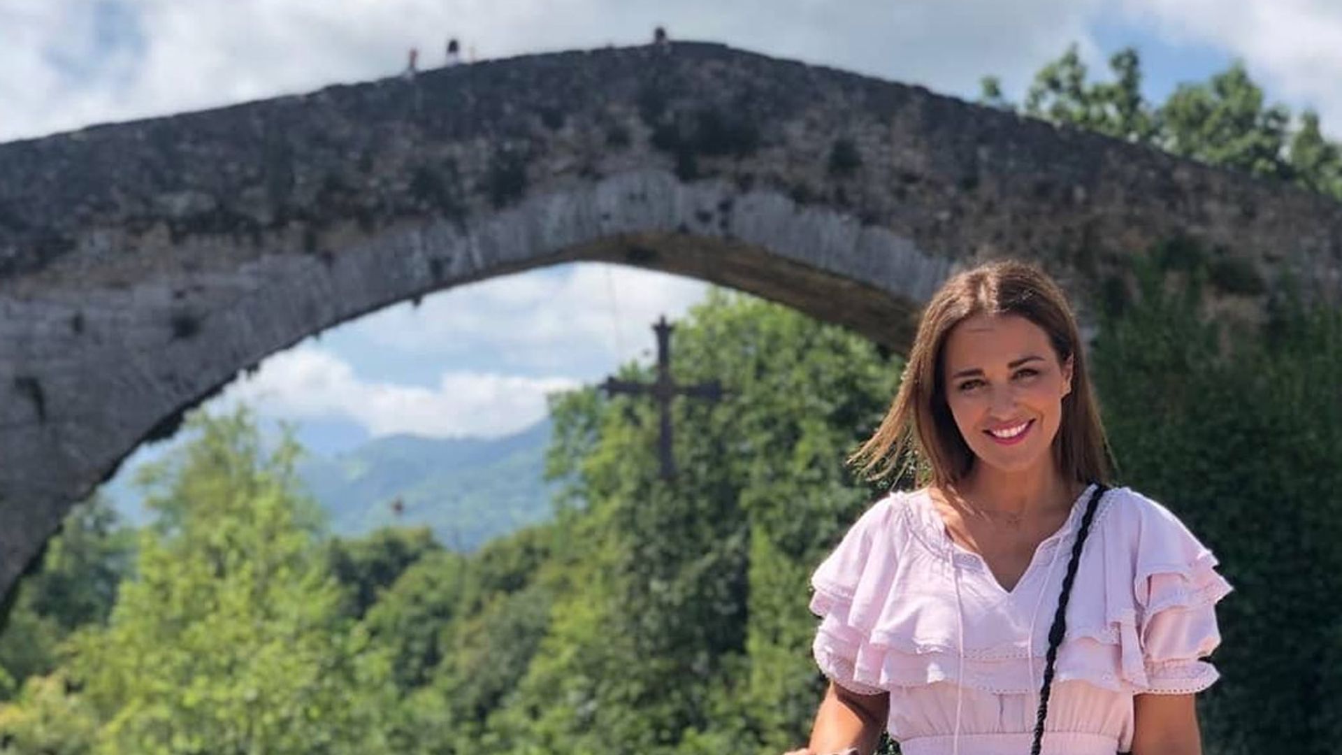 El viaje de Paula Echevarría a Covadonga, con parada incluida en una 'fuente mágica'