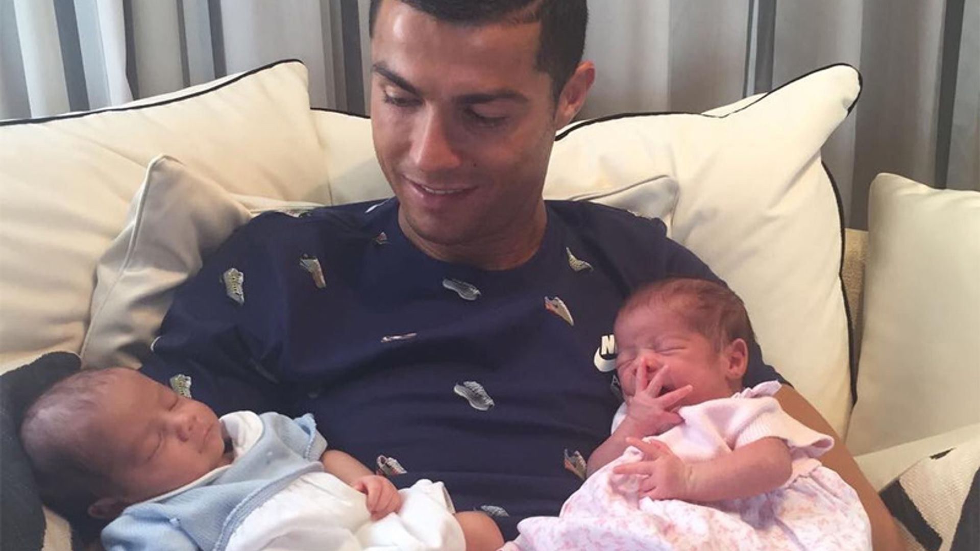 Cristiano Ronaldo presenta a sus hijos Eva y Mateo